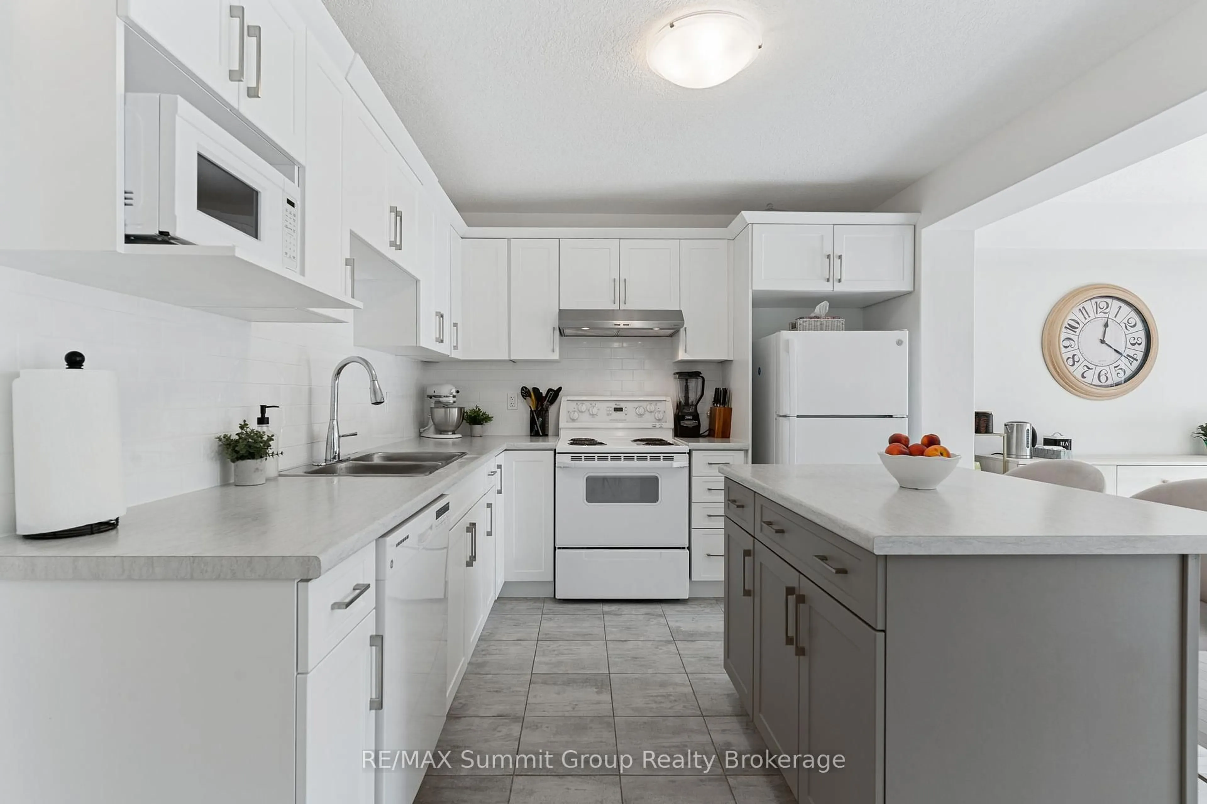 Standard kitchen, ceramic/tile floor for 125 Mullin St, Grey Highlands Ontario N0C 1H0