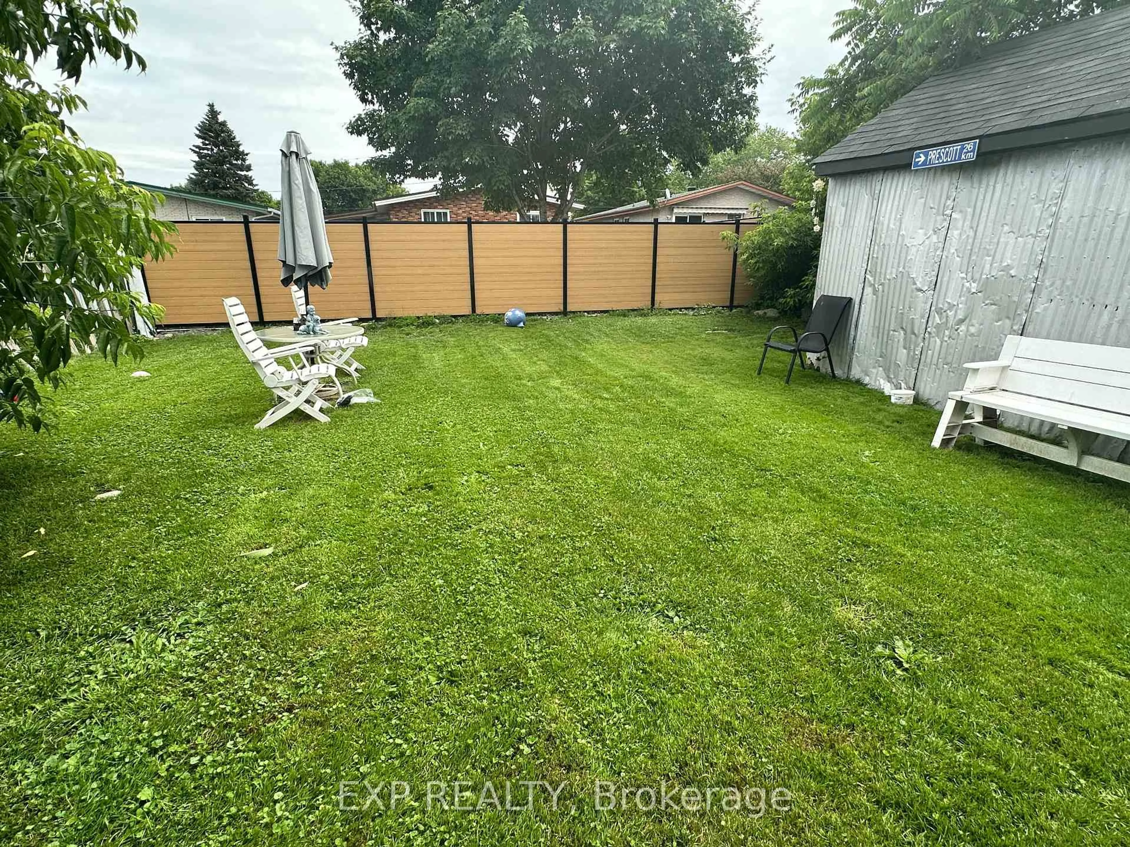 A pic from outside/outdoor area/front of a property/back of a property/a pic from drone, street for 145 Lefebvre Ave, Cornwall Ontario K6H 5G8