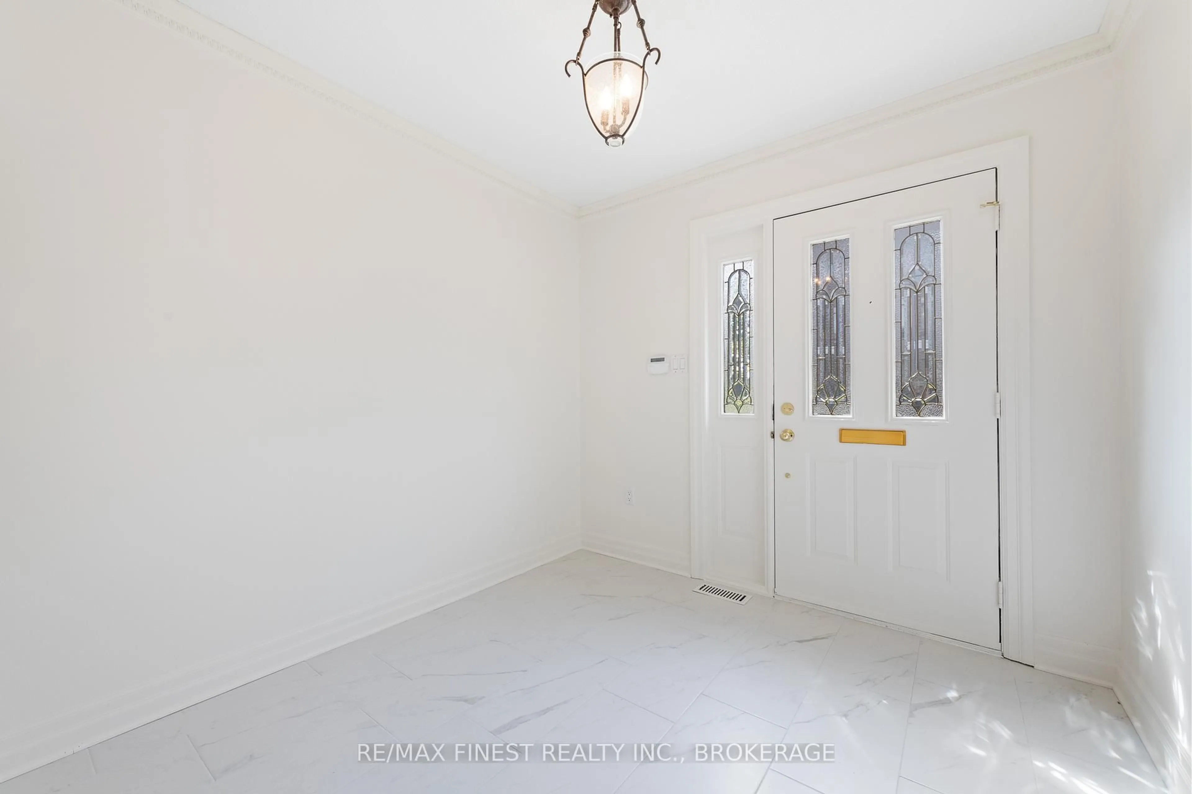 Indoor entryway for 111 ECHO Dr #5, Ottawa Ontario K1S 5K8