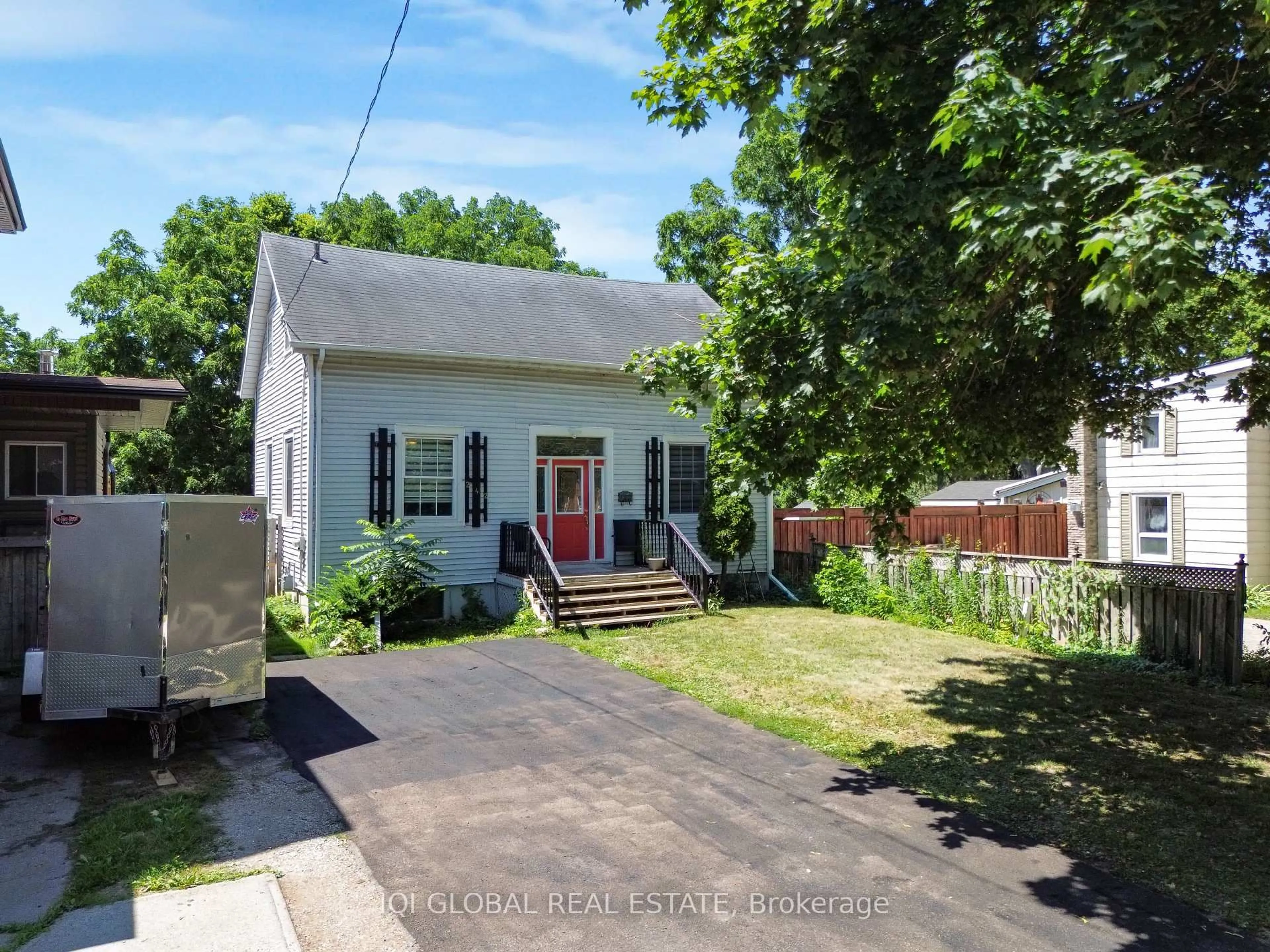 A pic from outside/outdoor area/front of a property/back of a property/a pic from drone, street for 242 Queenston Rd, Cambridge Ontario N3H 3J2