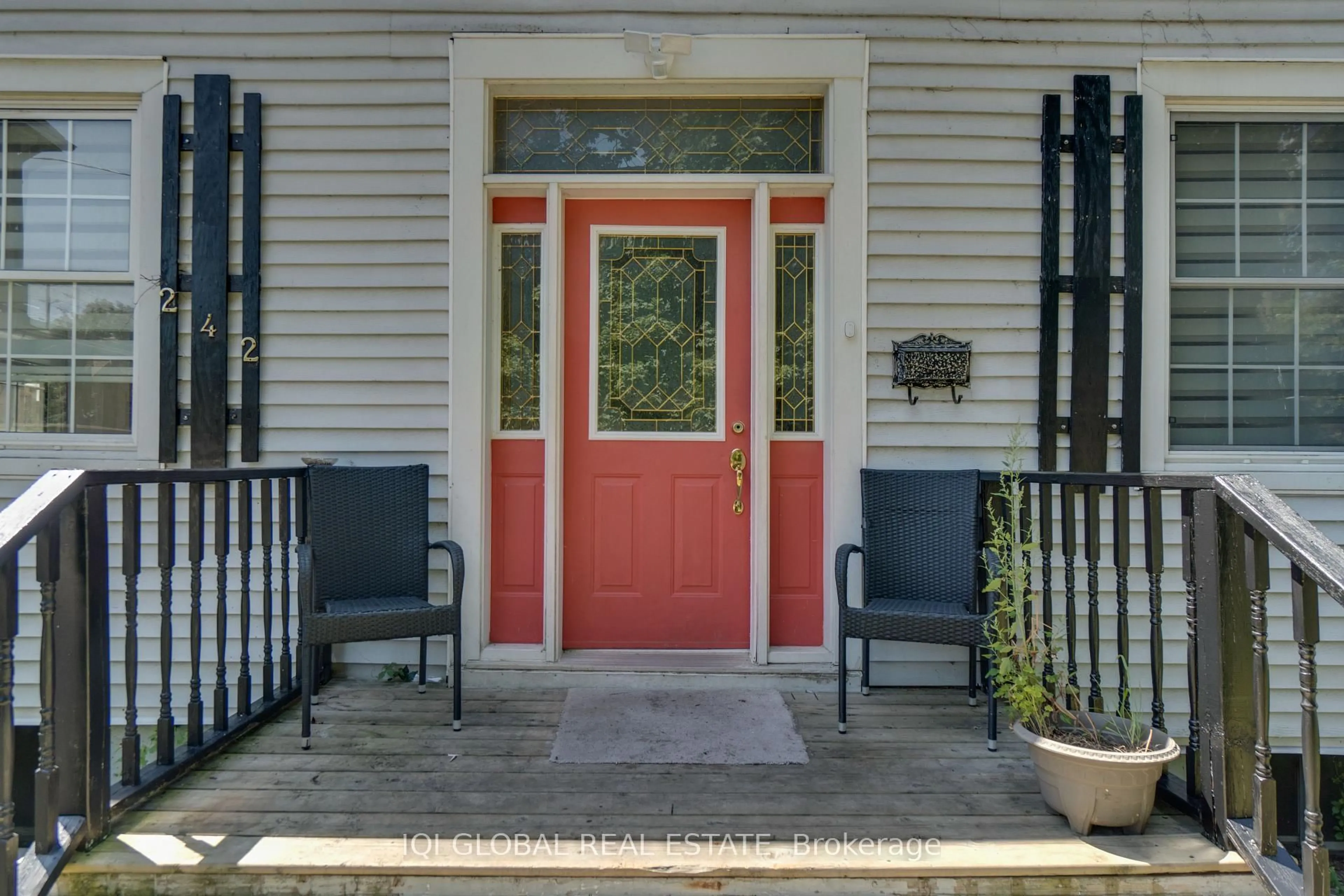 Indoor entryway for 242 Queenston Rd, Cambridge Ontario N3H 3J2