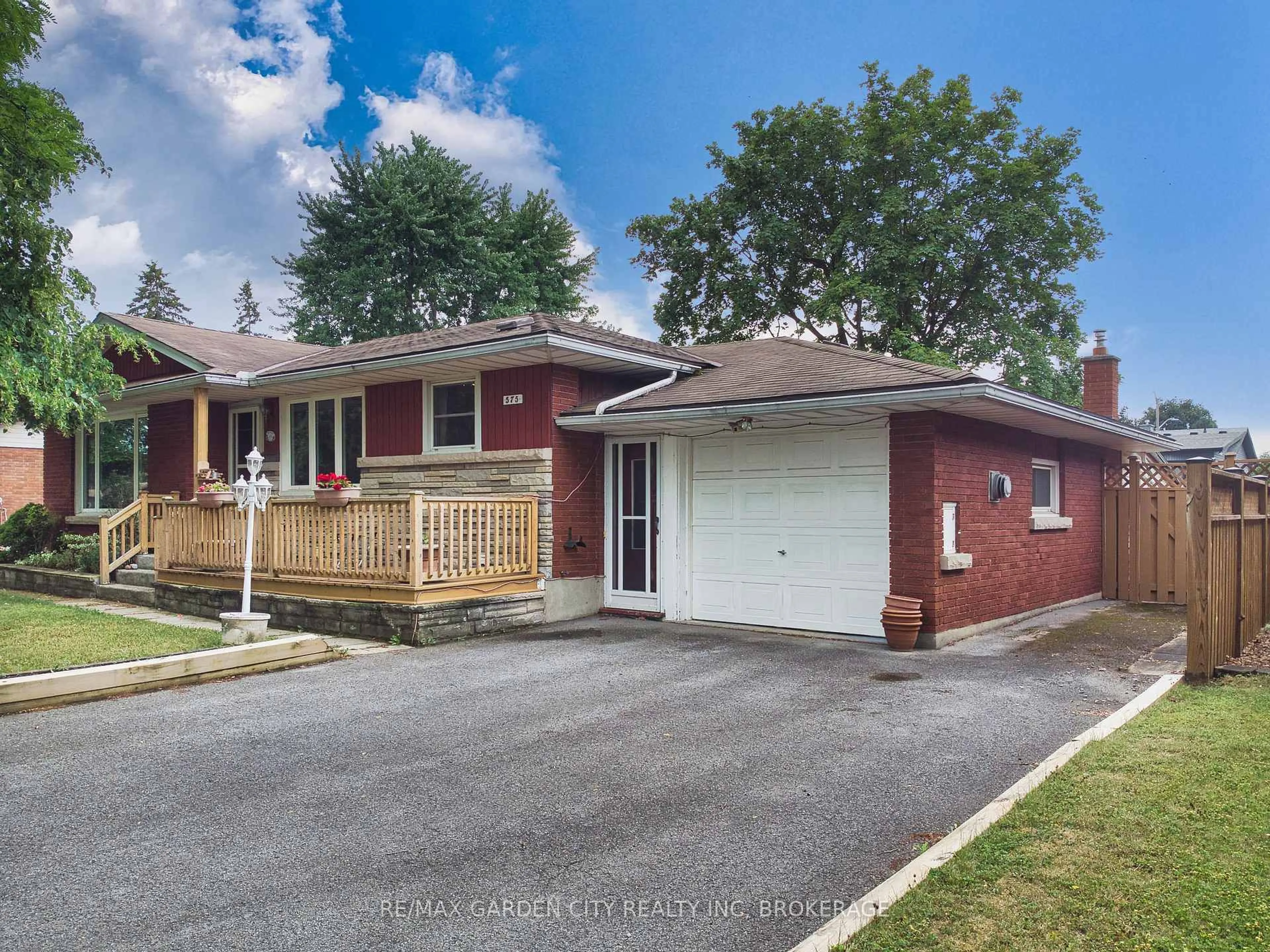Unknown for 575 Vine St, St. Catharines Ontario L2M 3V2