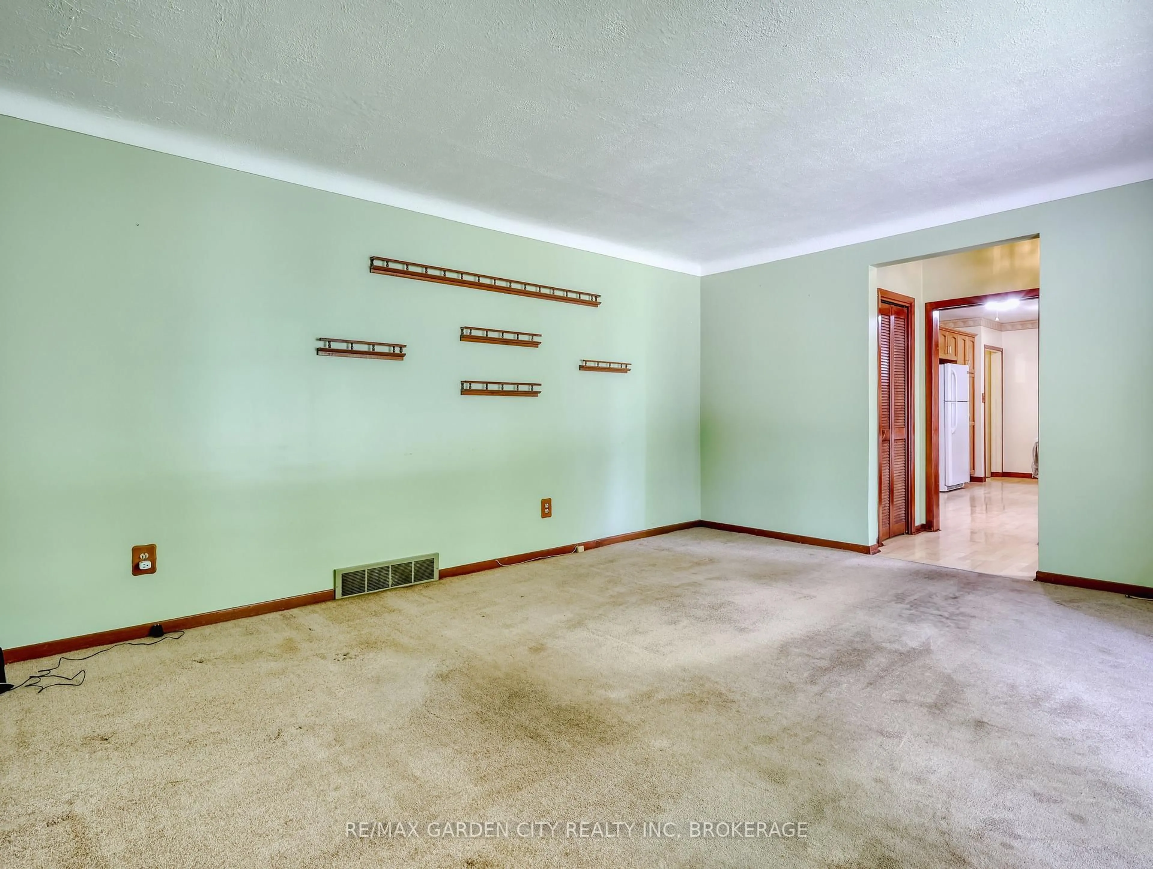 A pic of a room for 575 Vine St, St. Catharines Ontario L2M 3V2
