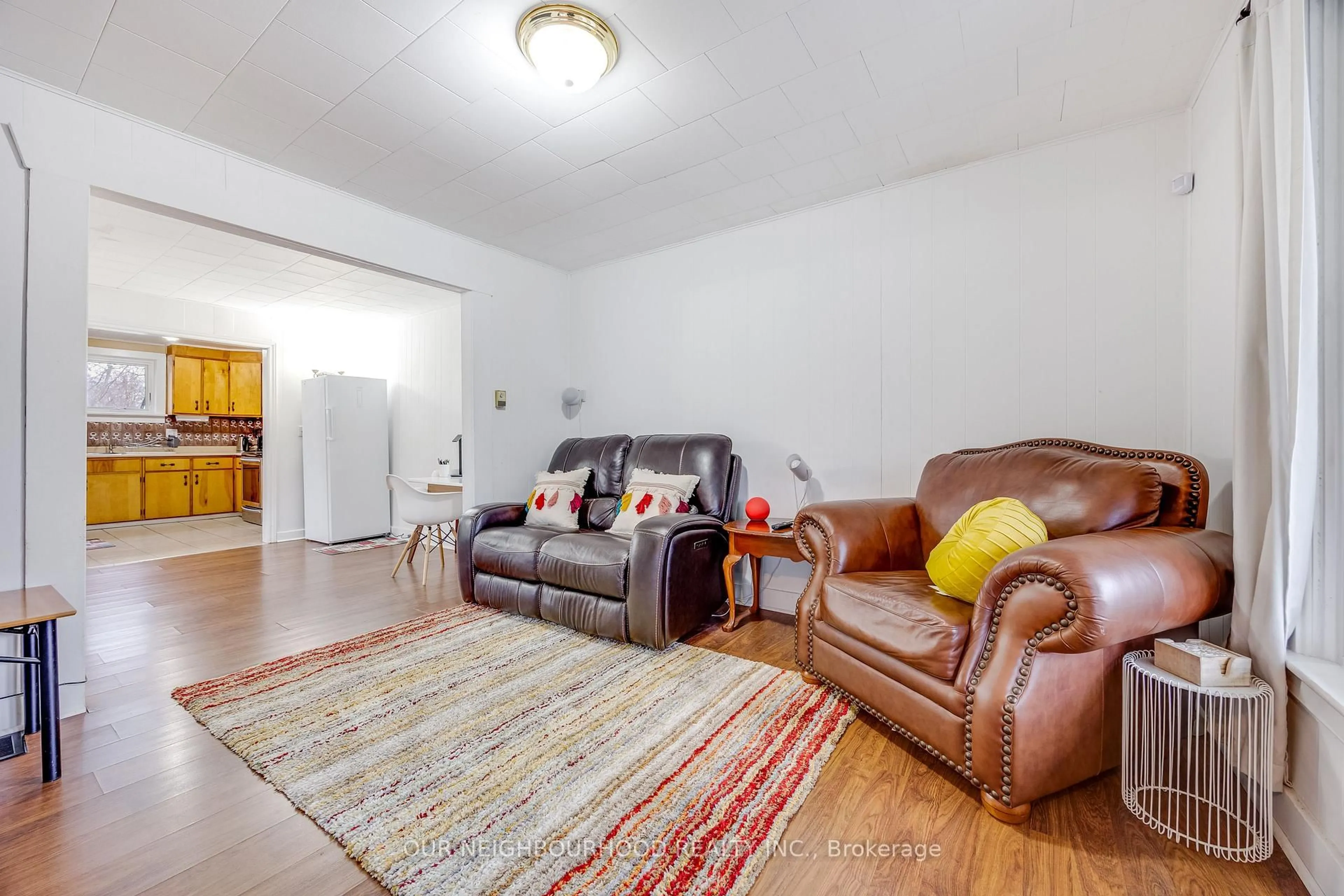 Living room with furniture, unknown for 450 Ridge Rd, Fort Erie Ontario L0S 1N0