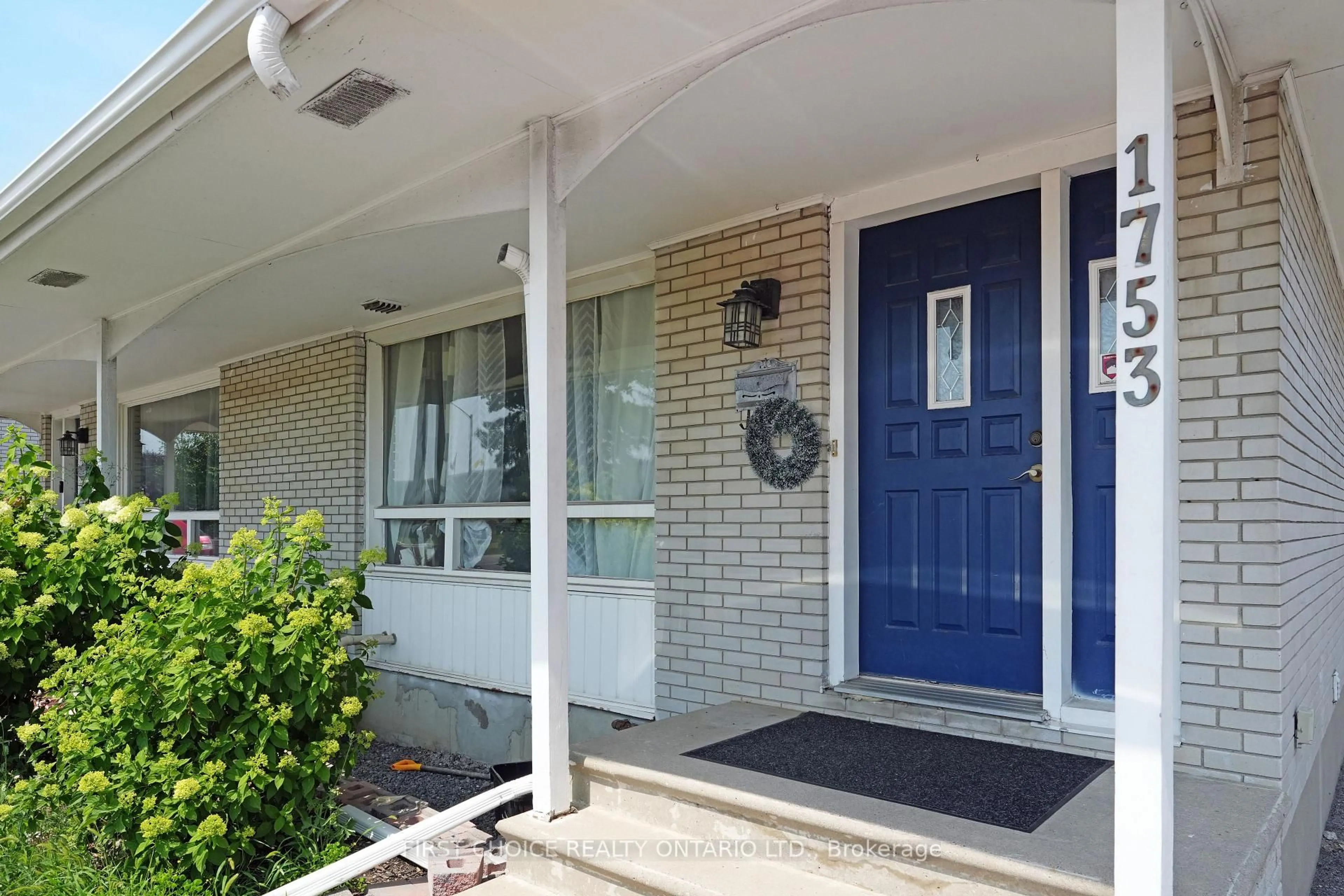 Unknown for 1753 Heron Rd, Ottawa Ontario K1V 6A2