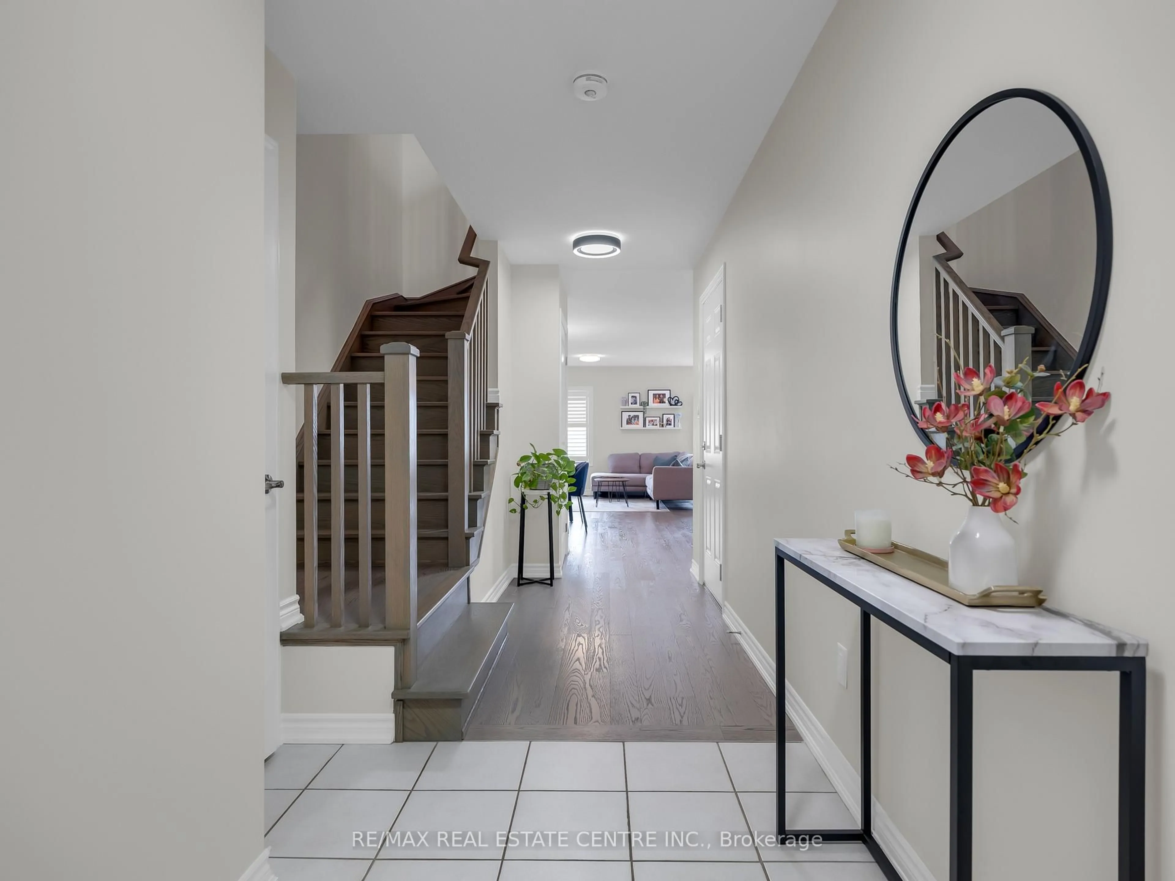 Indoor foyer for 99 Penny Lane, Hamilton Ontario L8J 0E3