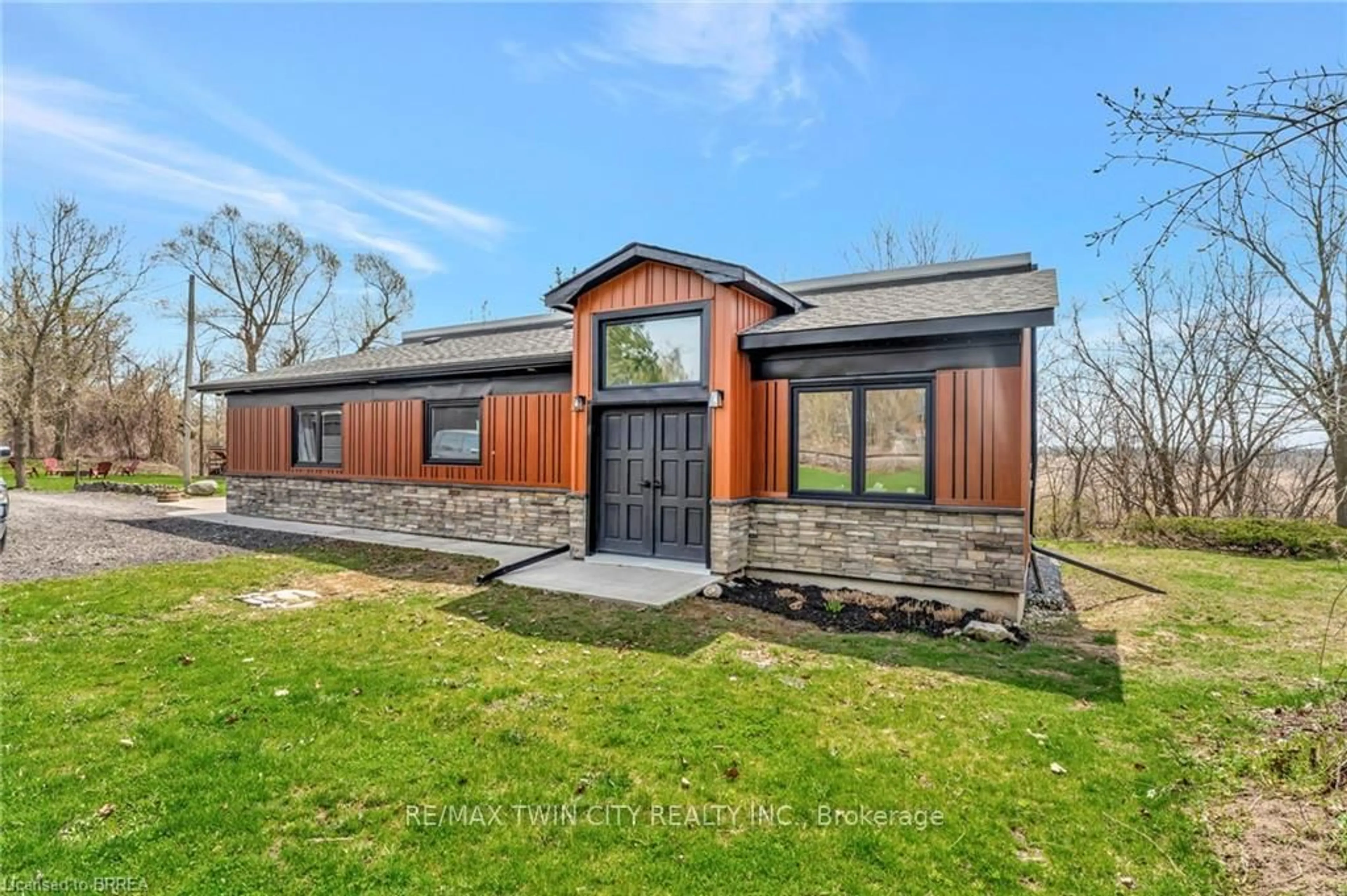 Home with brick exterior material, building for 1 Old Onondaga Rd, Brantford Ontario N3T 5L9