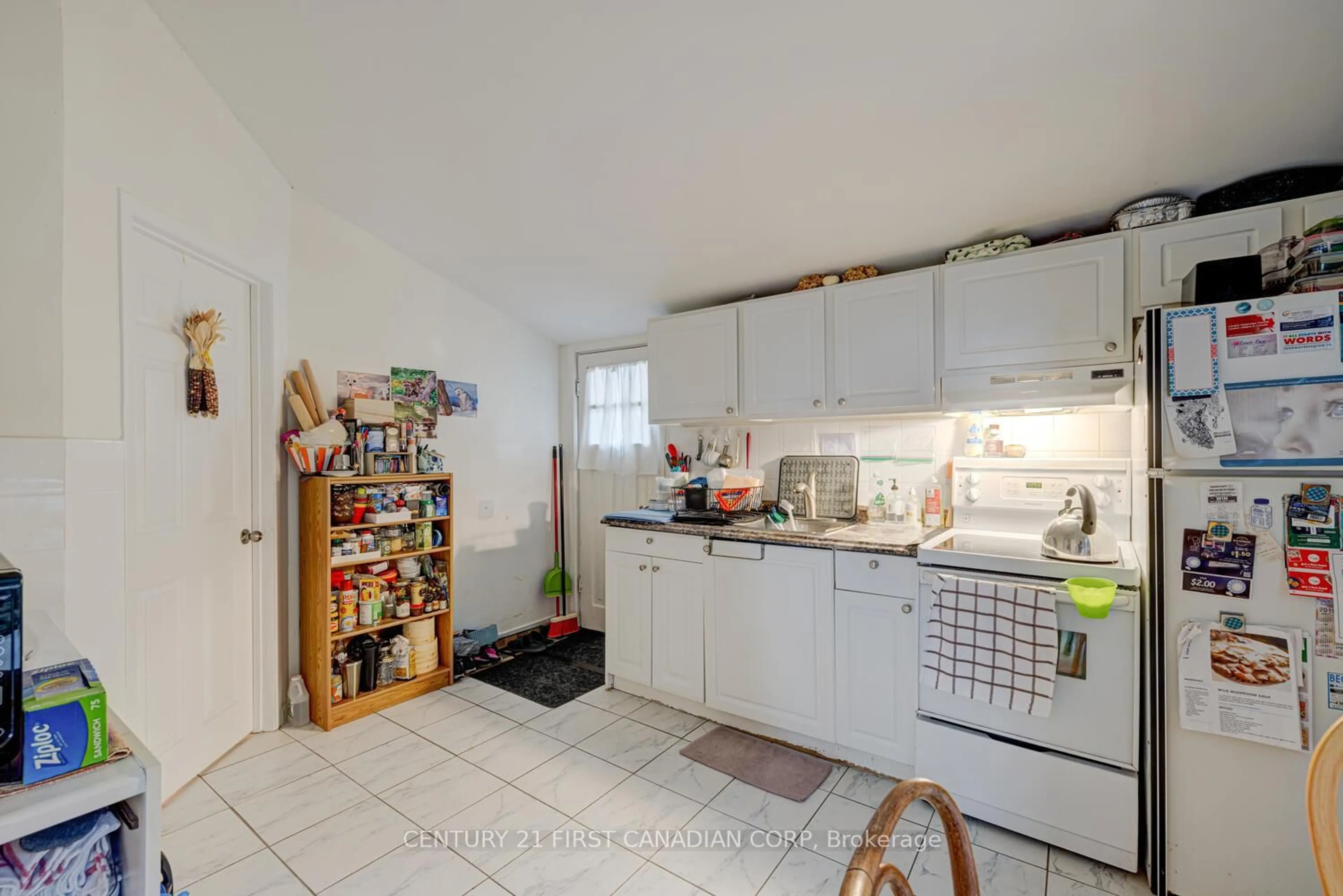 Standard kitchen, unknown for 73 Riverside Dr, London North Ontario N6H 1B3
