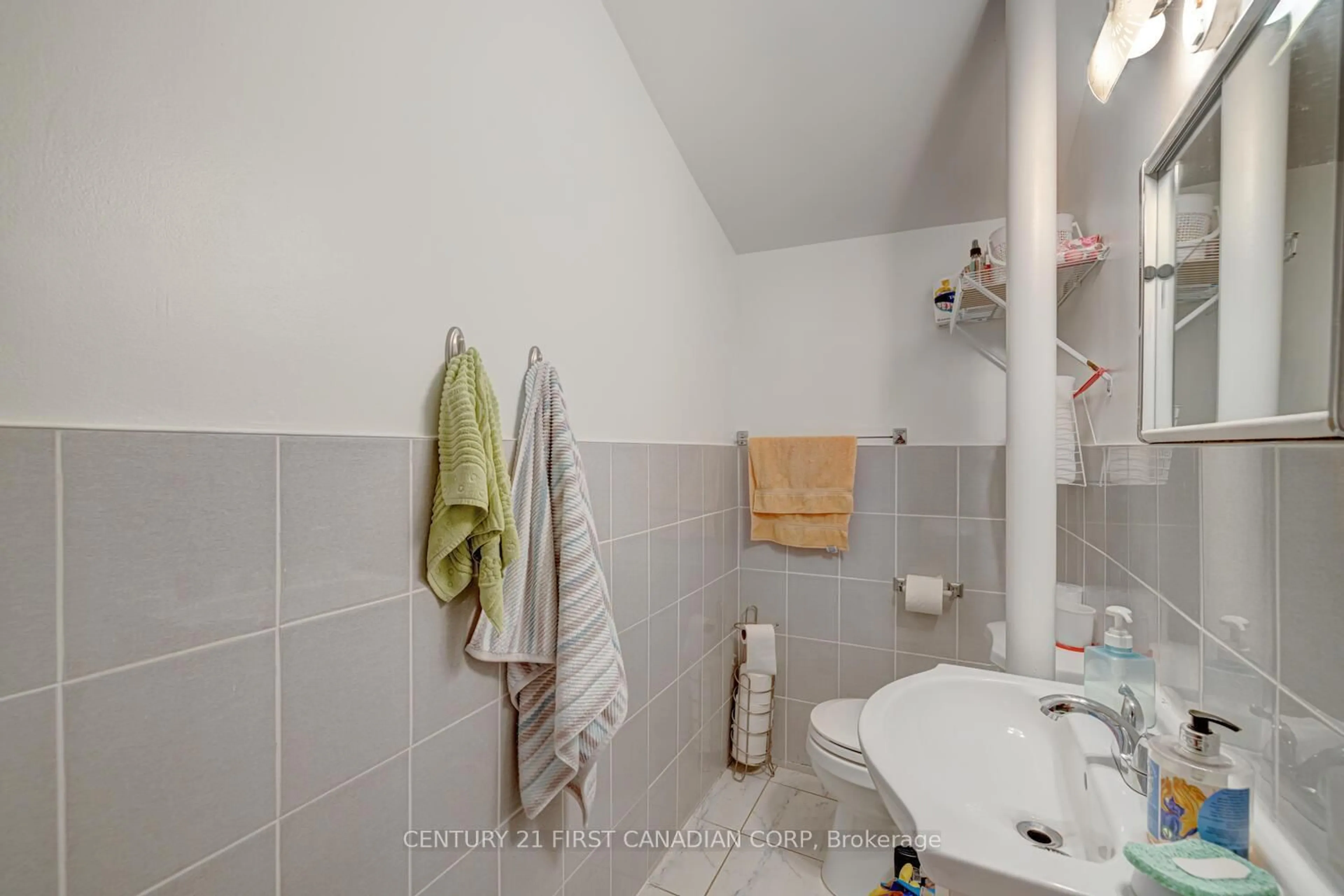 Standard bathroom, ceramic/tile floor for 73 Riverside Dr, London North Ontario N6H 1B3