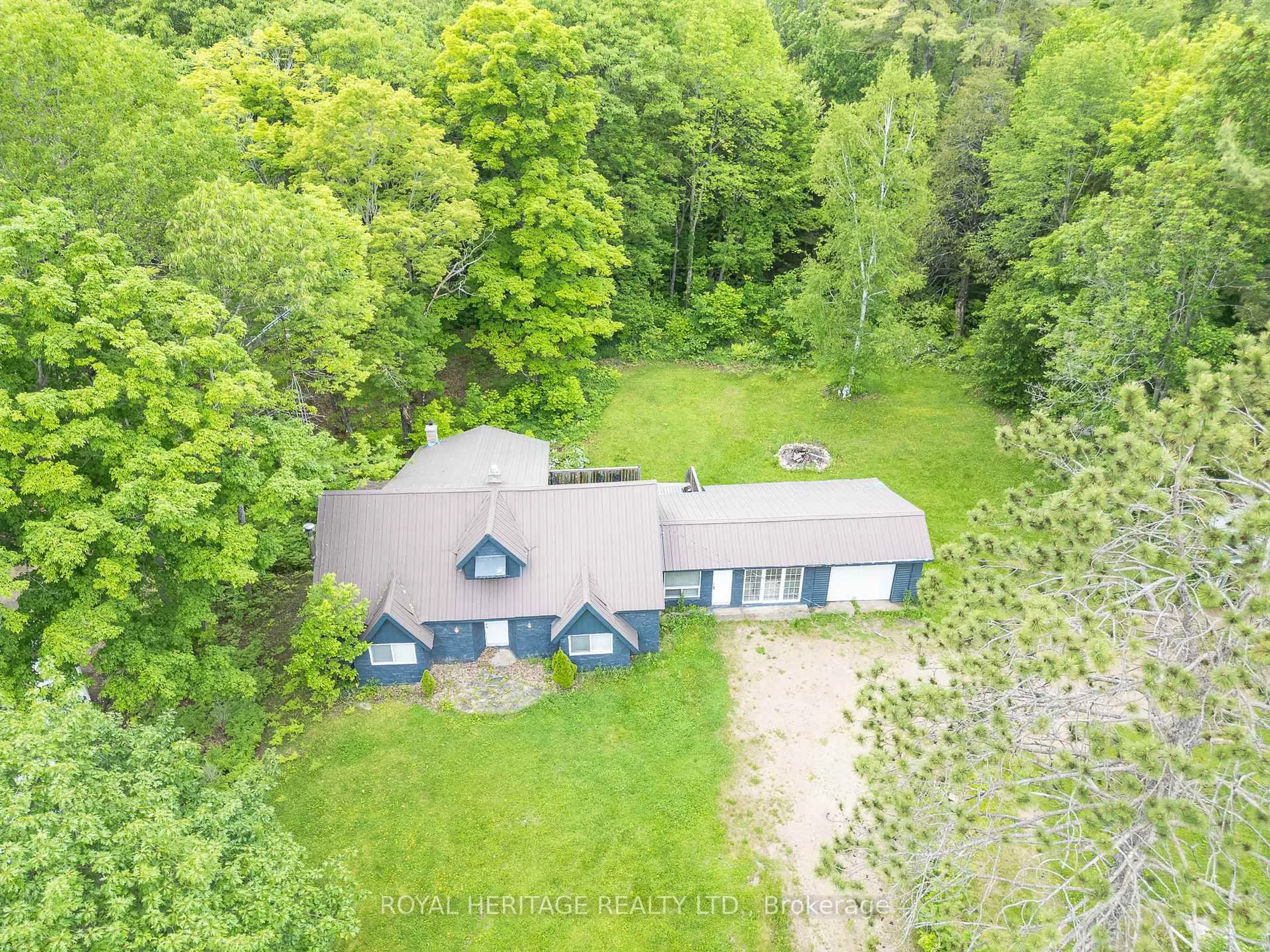 A pic from outside/outdoor area/front of a property/back of a property/a pic from drone, unknown for 17415 35 Highway, Algonquin Highlands Ontario K0M 2K0