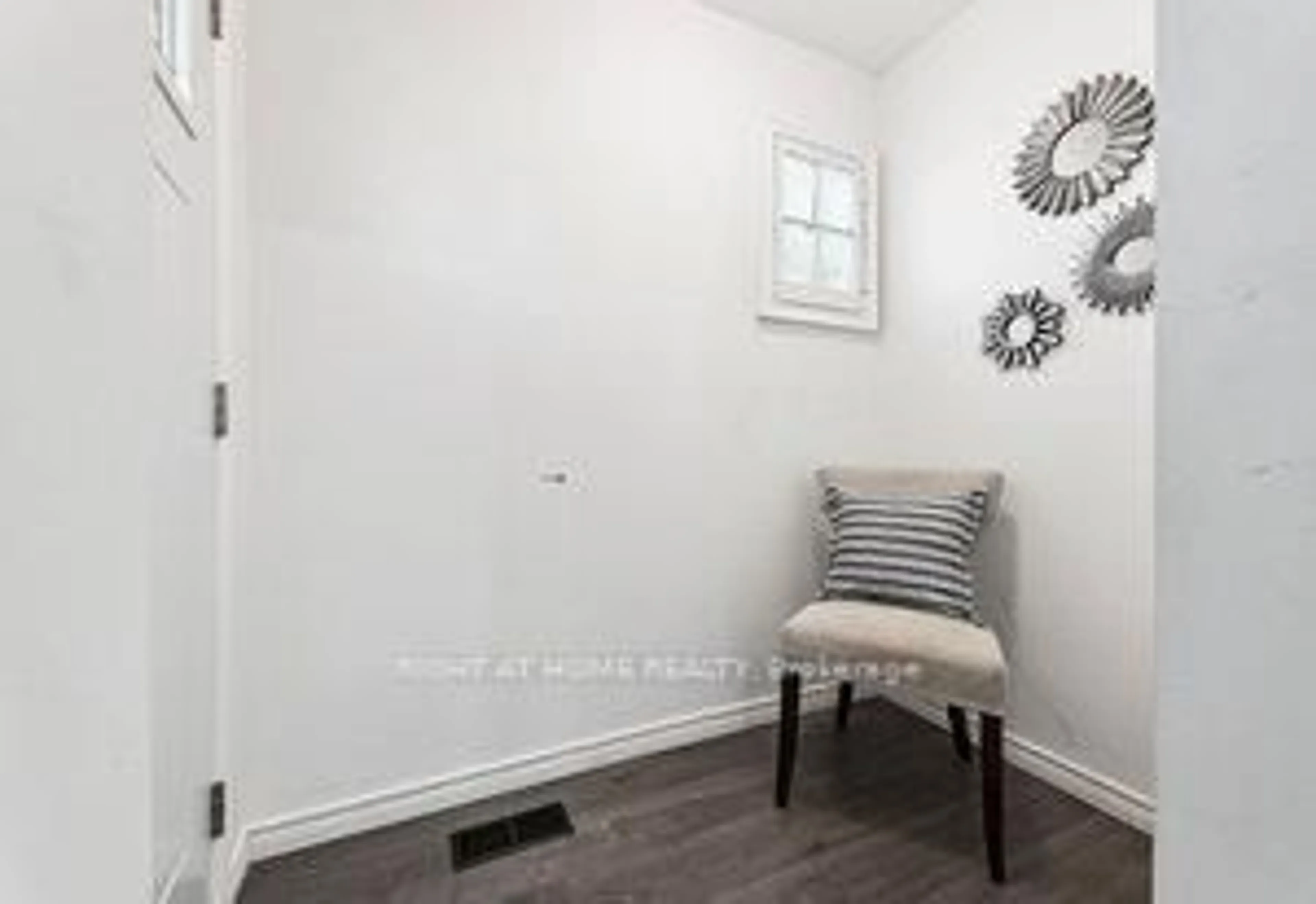Indoor entryway for 1310 CLONSILLA Ave, Peterborough Central Ontario K9J 5Z2