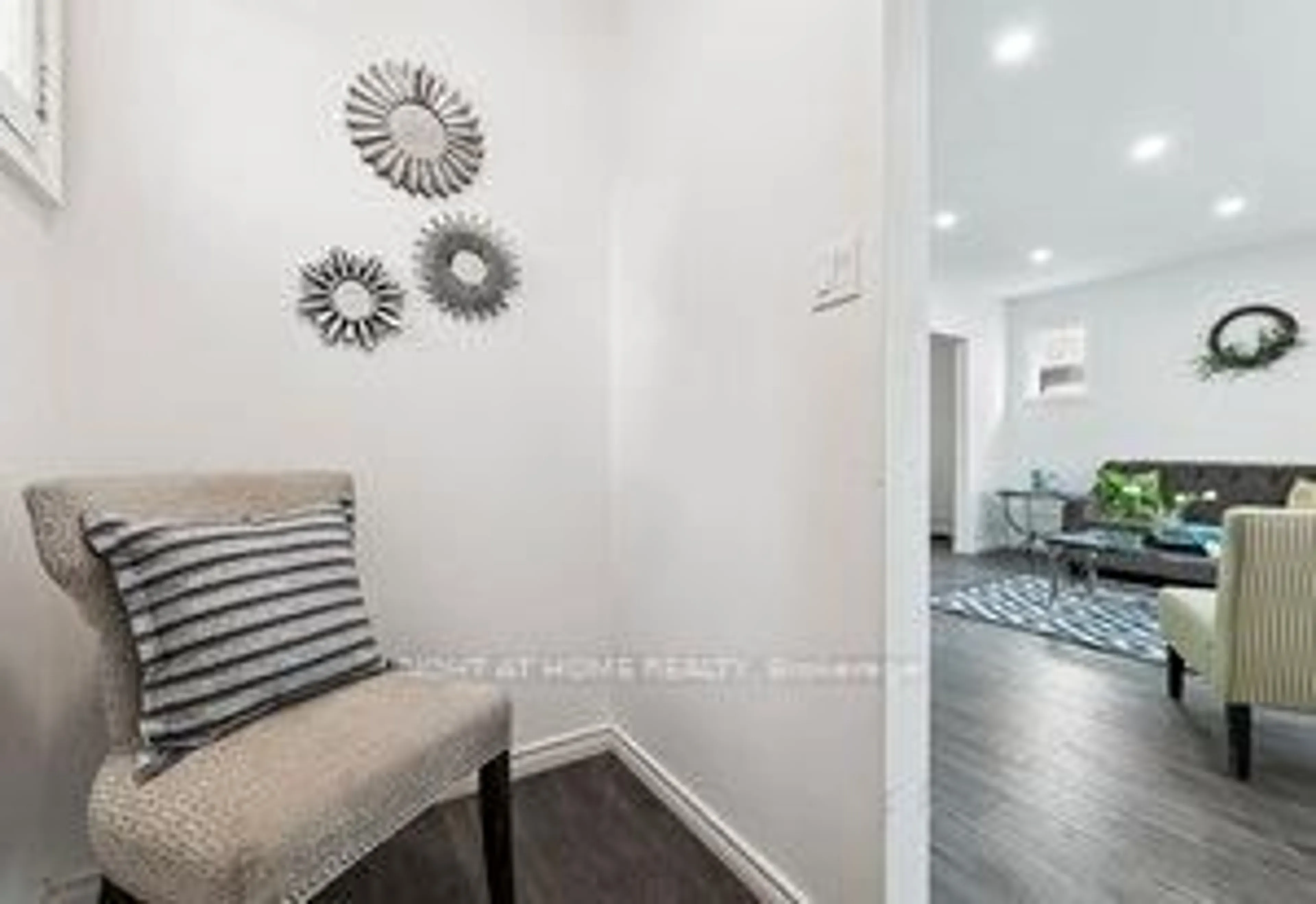 Indoor entryway for 1310 CLONSILLA Ave, Peterborough Central Ontario K9J 5Z2