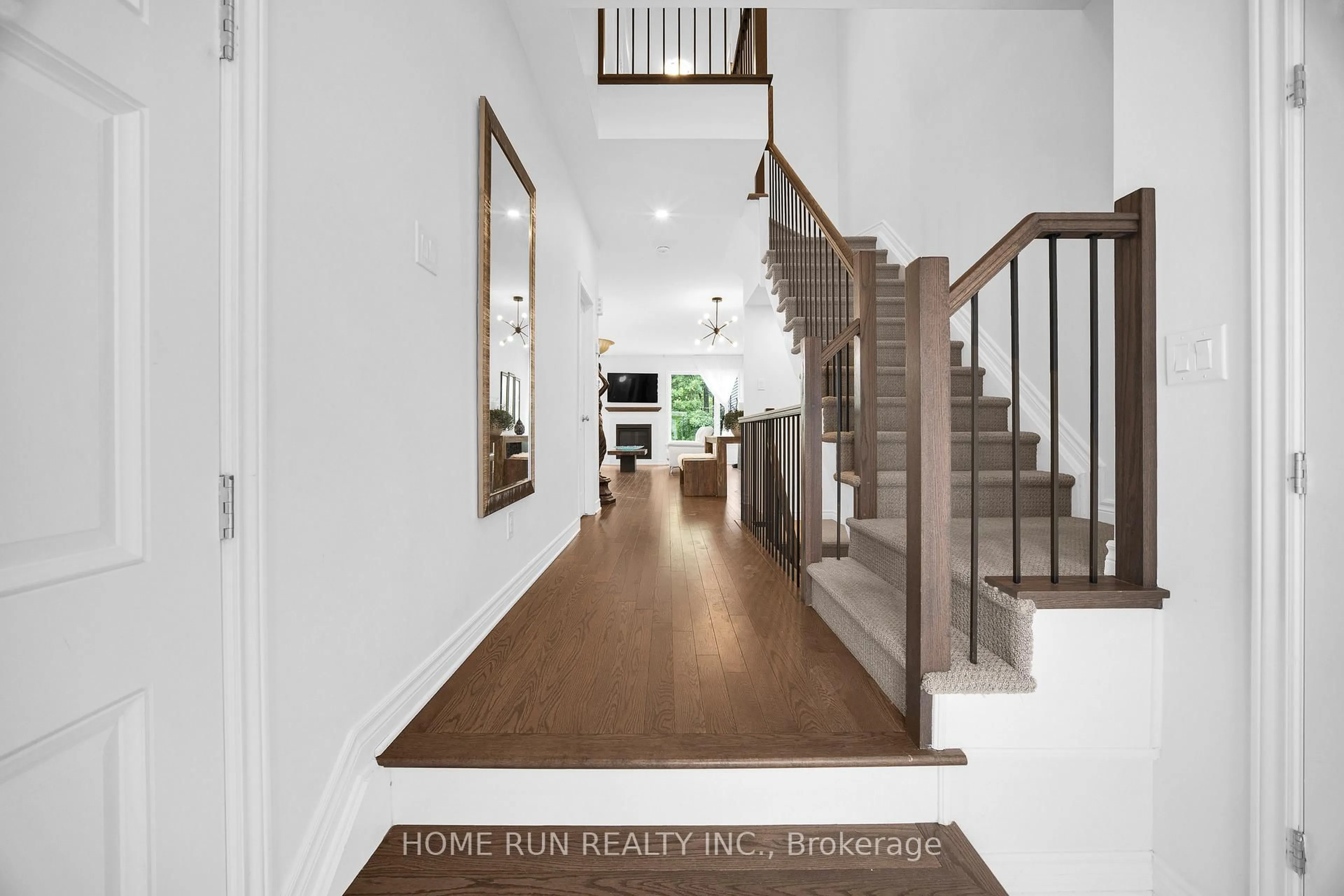 Indoor entryway for 1016 EIDER St, Ottawa Ontario K4M 1B2