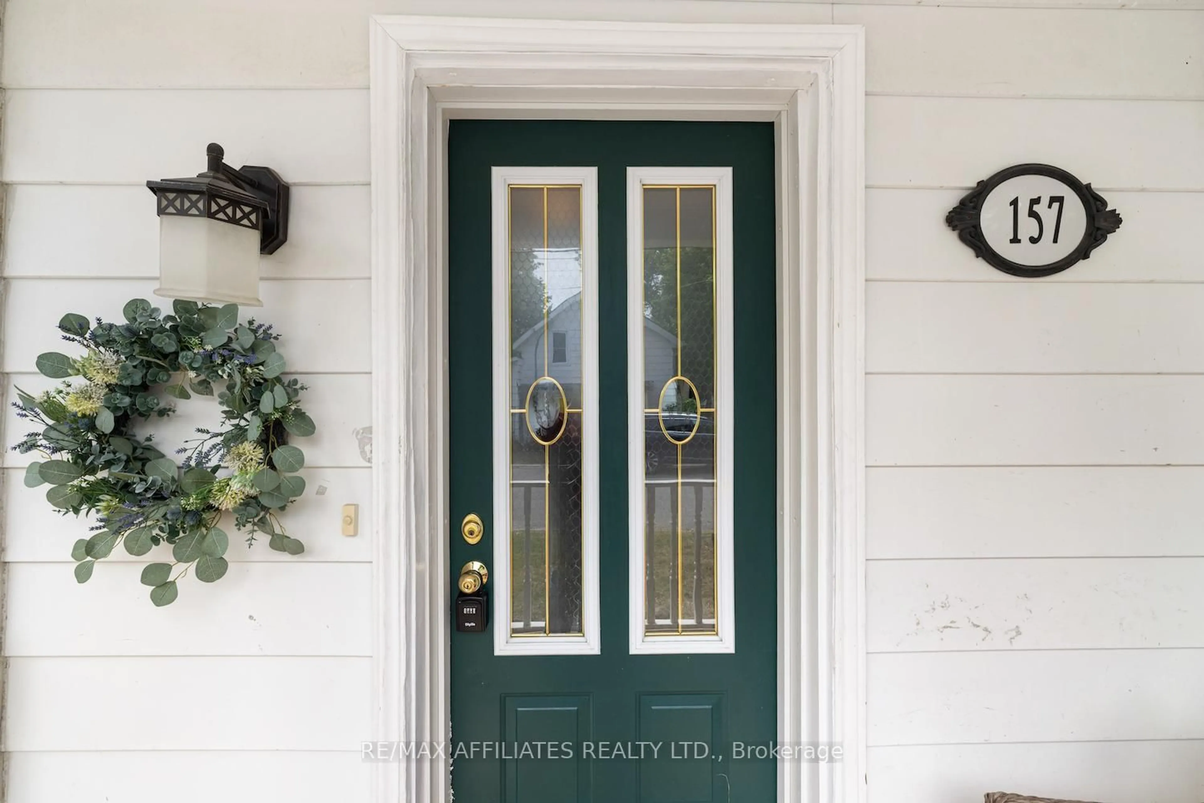 Indoor entryway for 157 King St, Carleton Place Ontario K7C 1G5