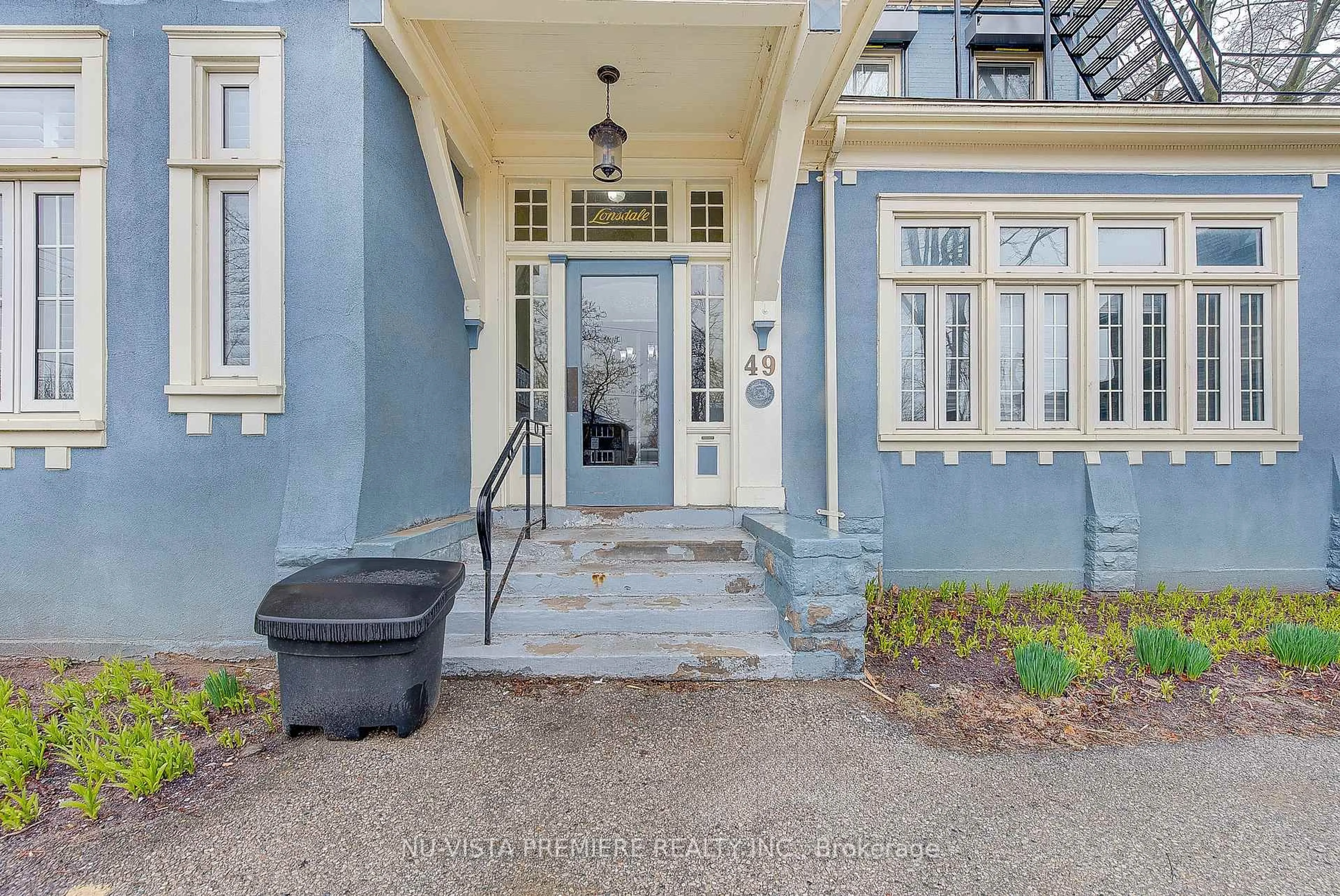 Indoor entryway for 49 Ridout St #5, London South Ontario N6C 3W8