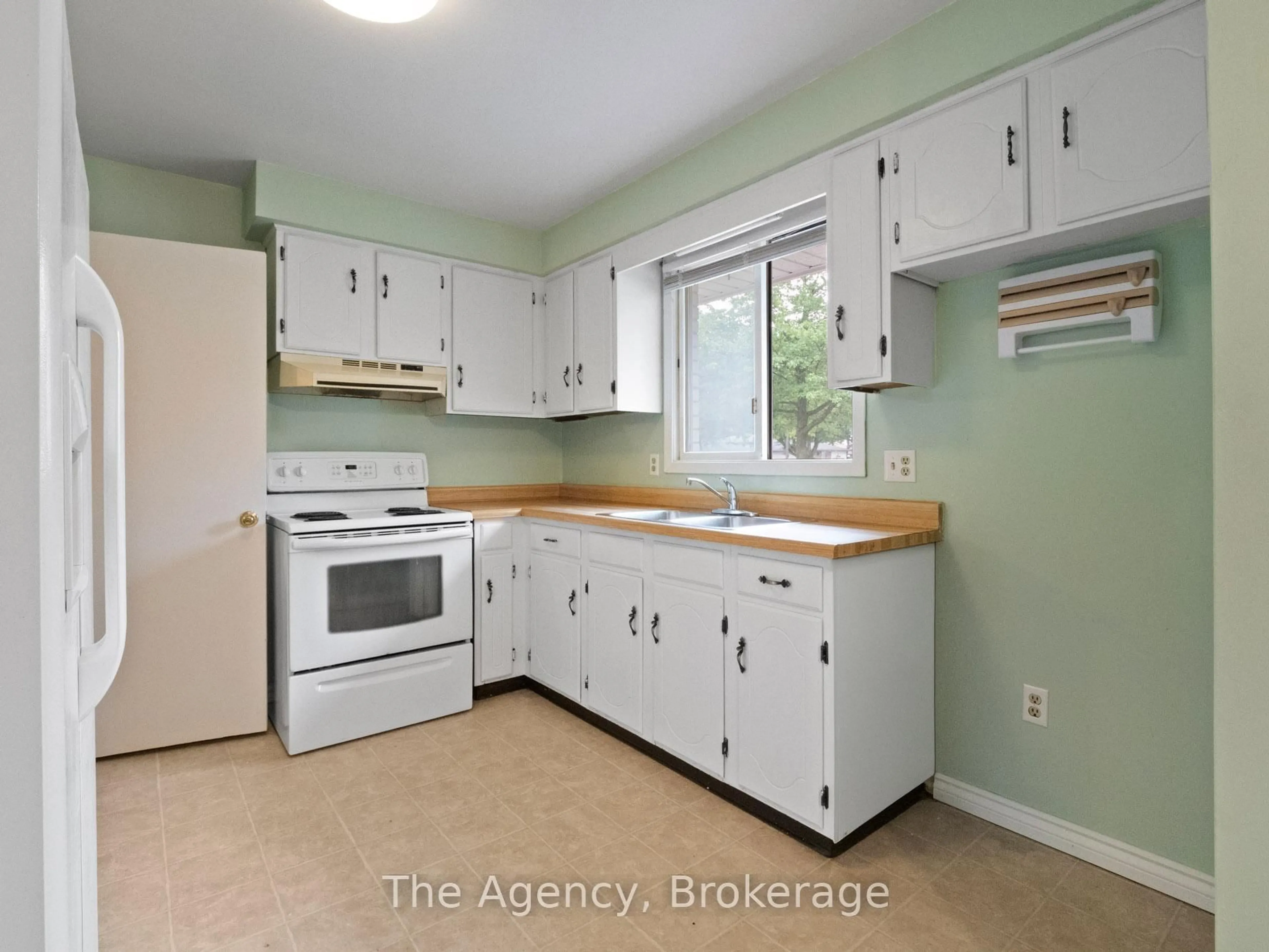 Standard kitchen, unknown for 6041 Cadham St, Niagara Falls Ontario L2G 3A2