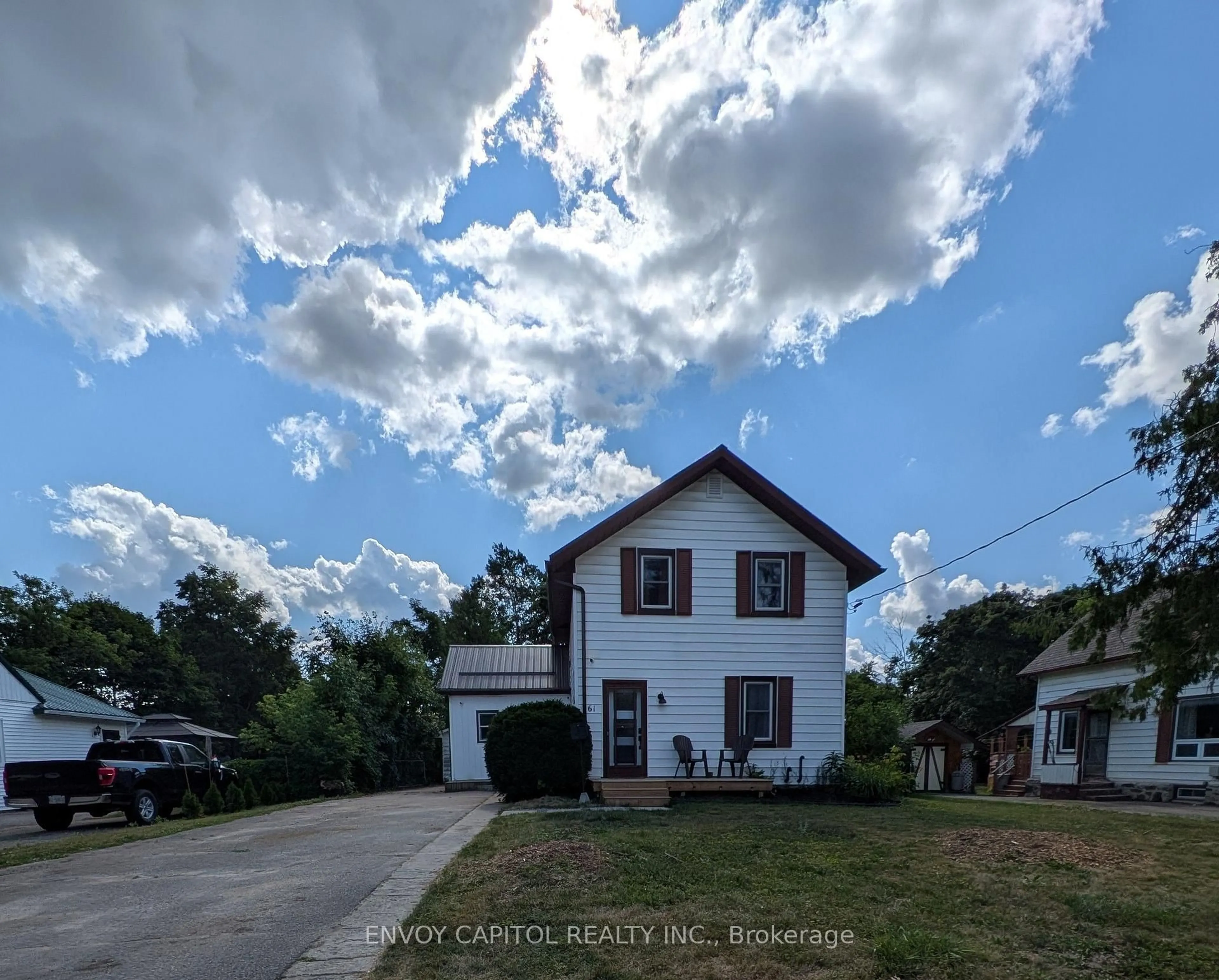 A pic from outside/outdoor area/front of a property/back of a property/a pic from drone, street for 61 Simcoe St, Kawartha Lakes Ontario K9V 2G9