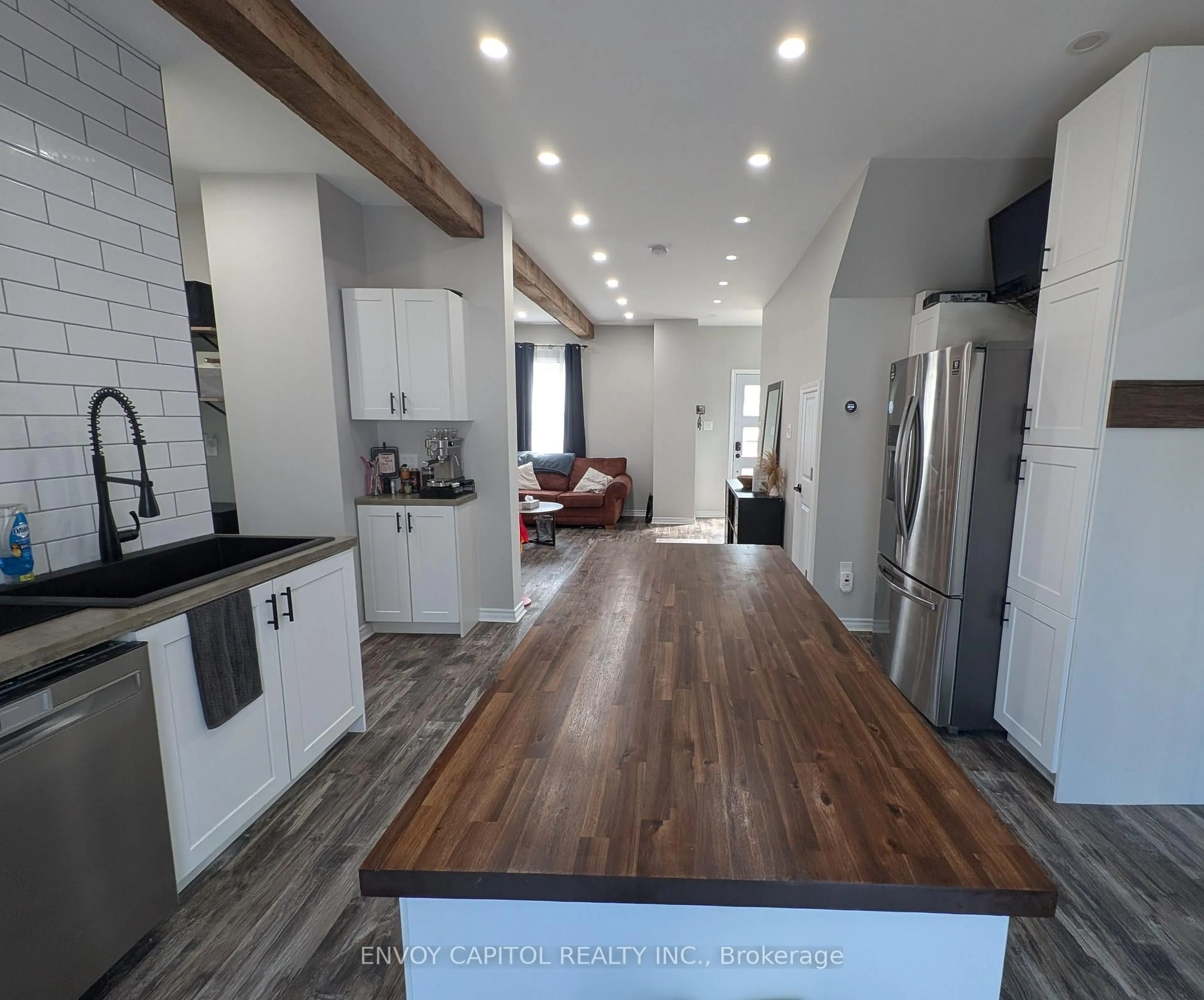 Open concept kitchen, wood/laminate floor for 61 Simcoe St, Kawartha Lakes Ontario K9V 2G9