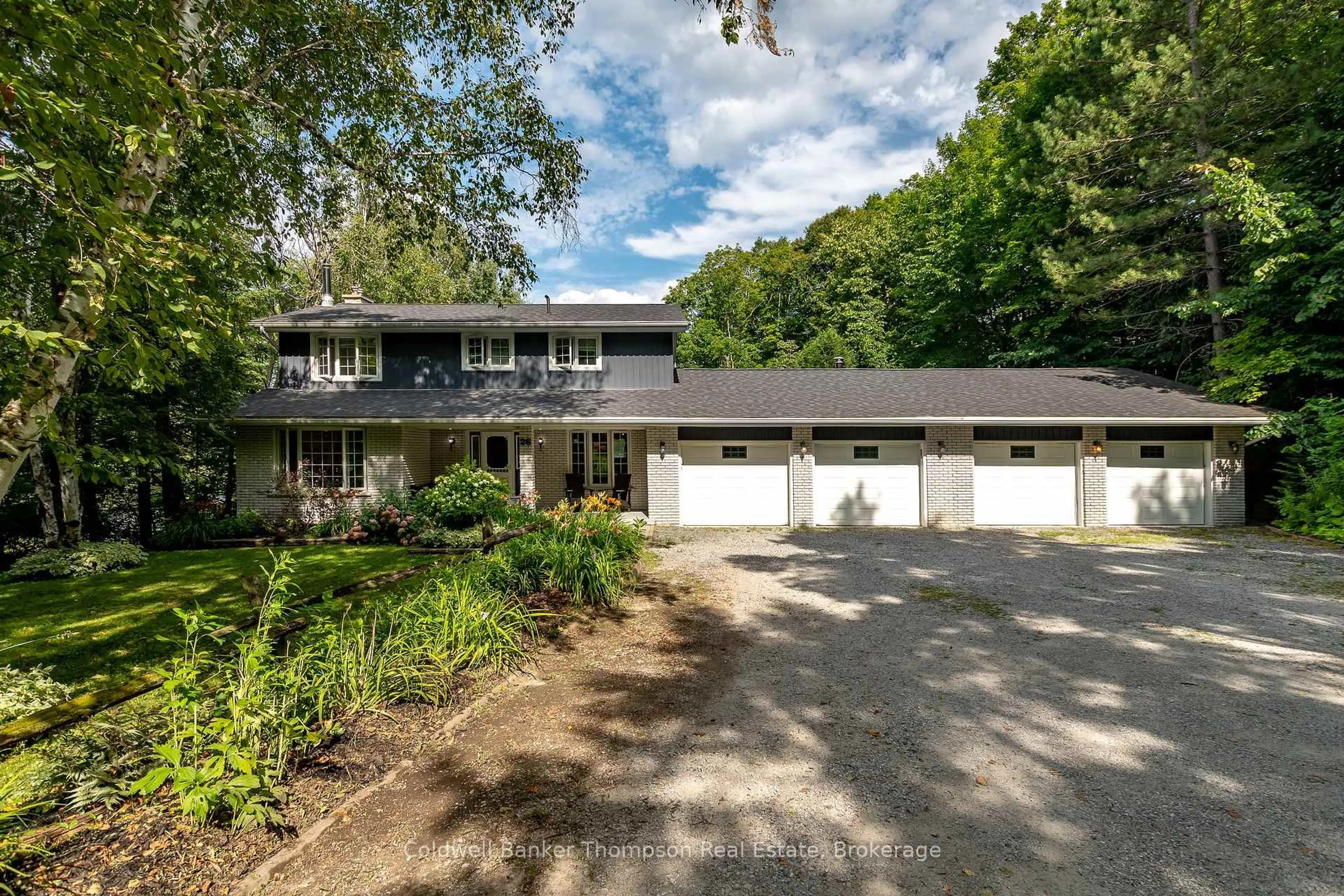 A pic from outside/outdoor area/front of a property/back of a property/a pic from drone, street for 26 Helen St, Huntsville Ontario P1H 1H5