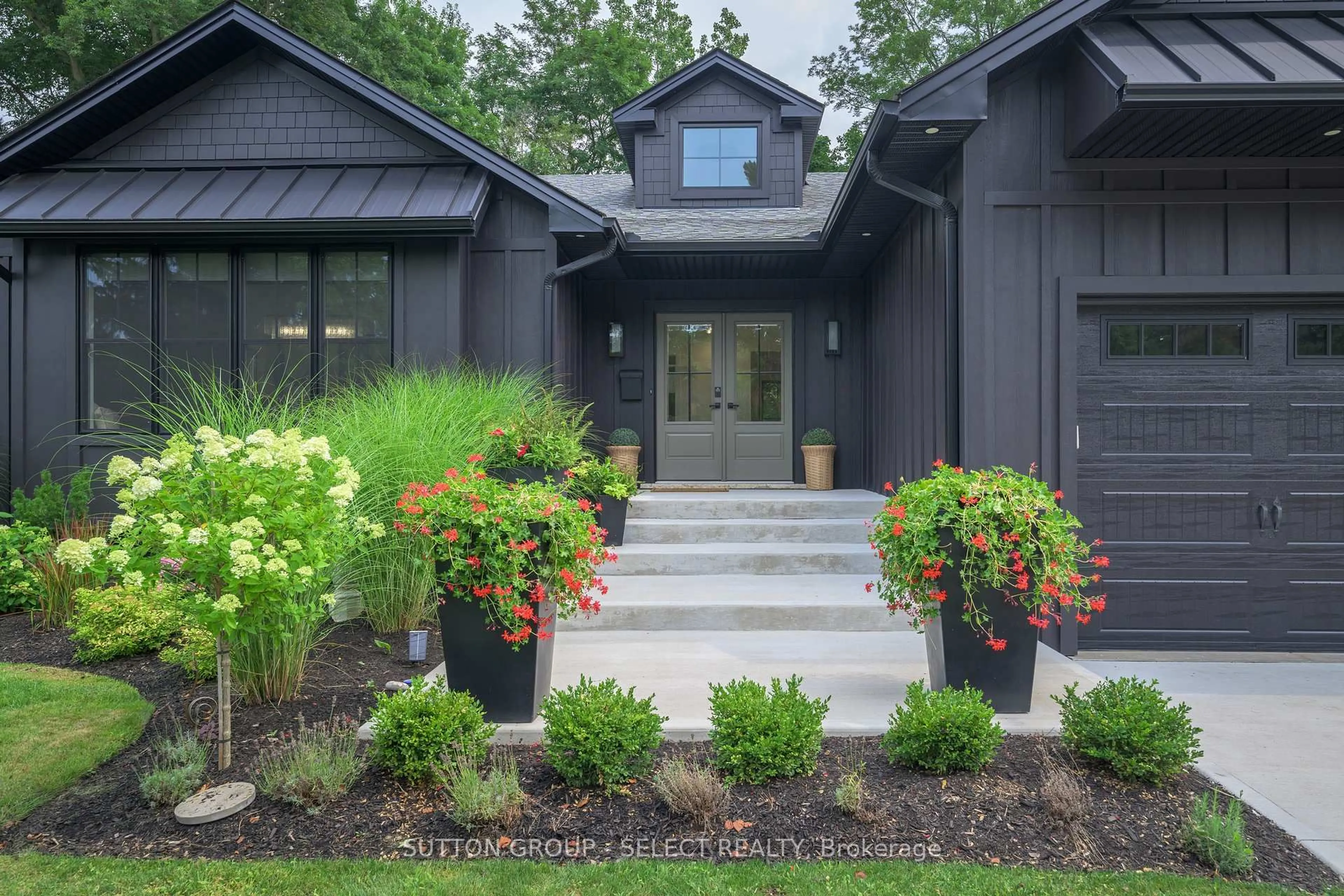 Indoor entryway for 88 Tallwood Circ, London North Ontario N5X 2S1