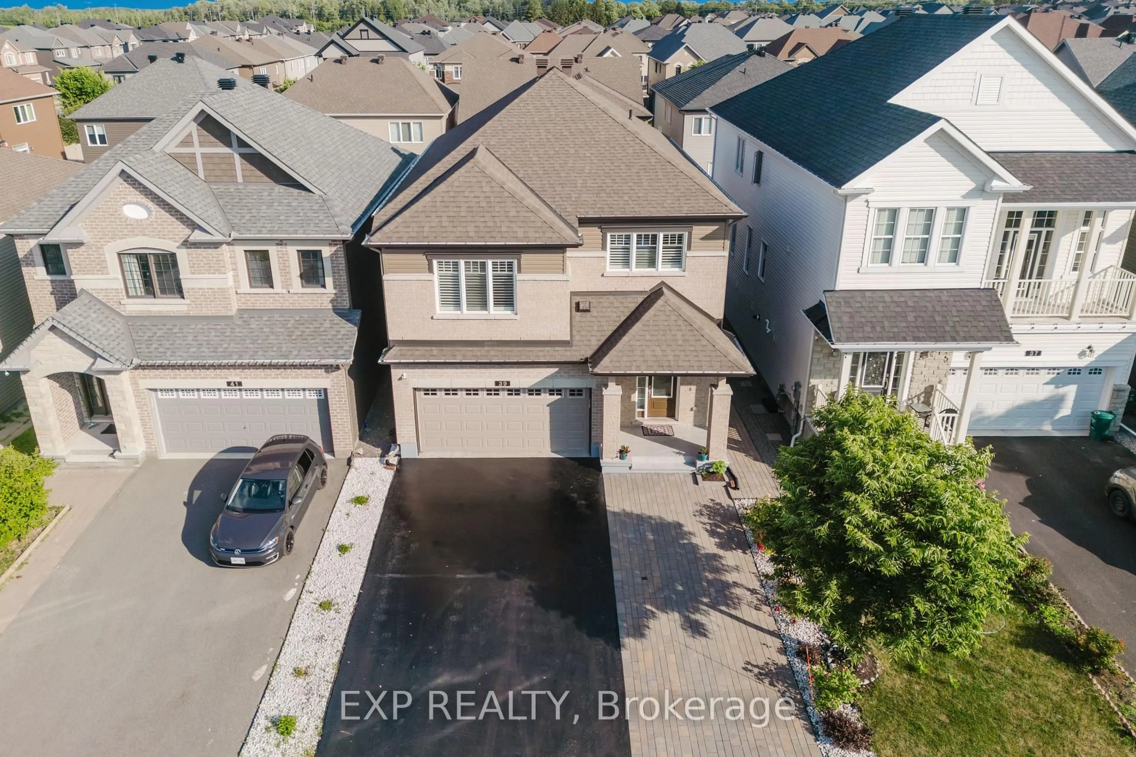 A pic from outside/outdoor area/front of a property/back of a property/a pic from drone, street for 39 Clonfadda Terr, Ottawa Ontario K2J 6E9