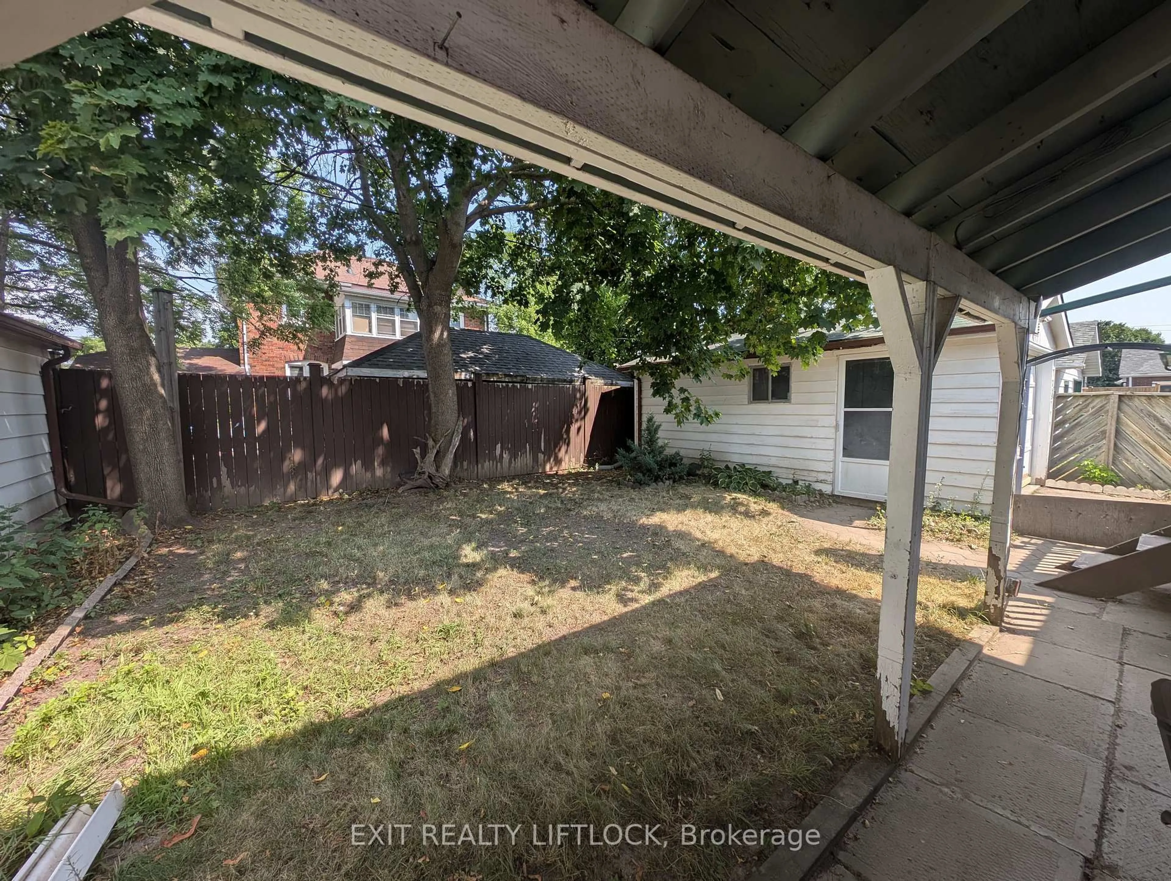 Patio, street for 590 Mccannan Ave, Peterborough Central Ontario K9J 4J6