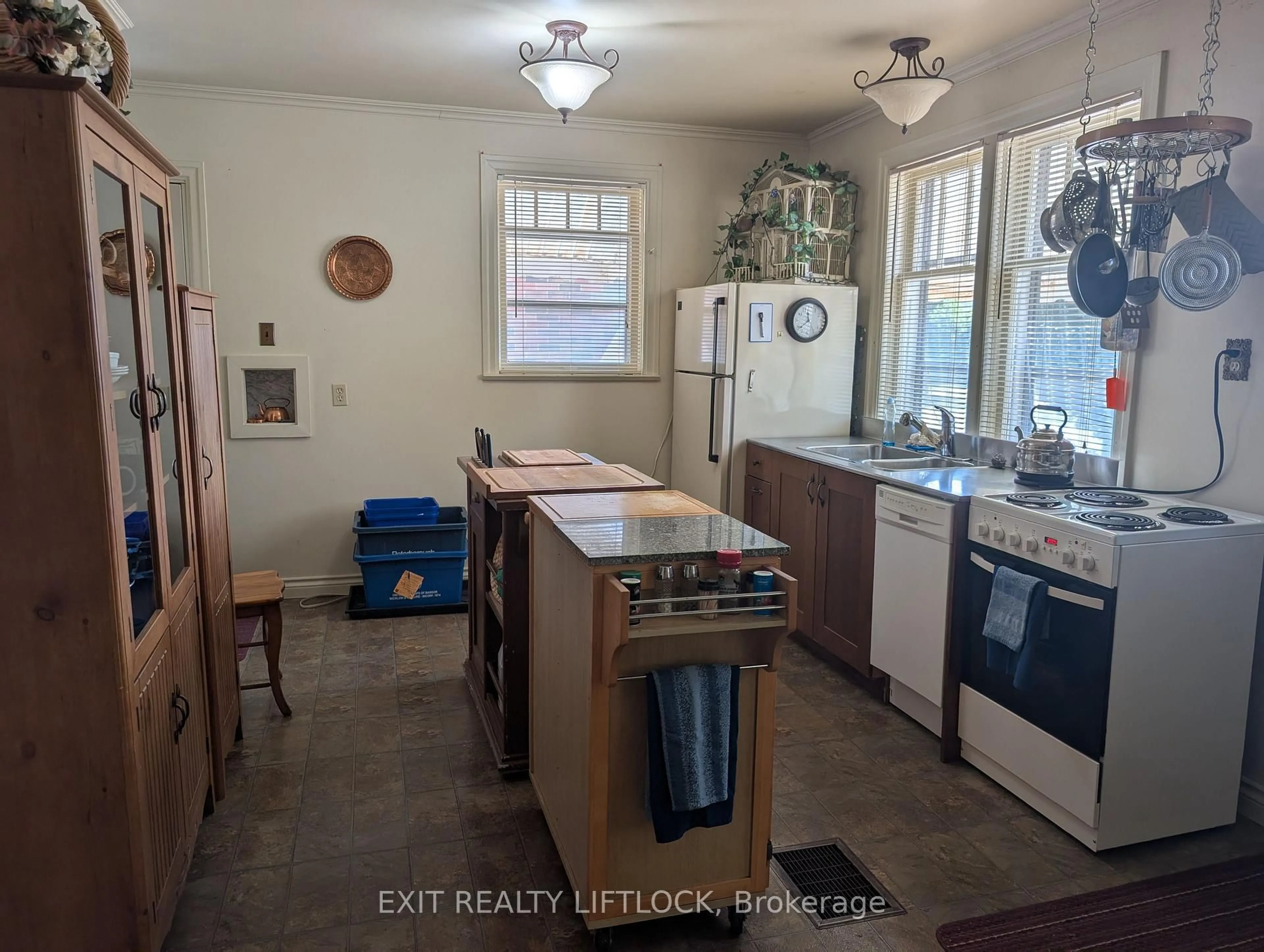 Kitchen with laundary machines, unknown for 590 Mccannan Ave, Peterborough Central Ontario K9J 4J6