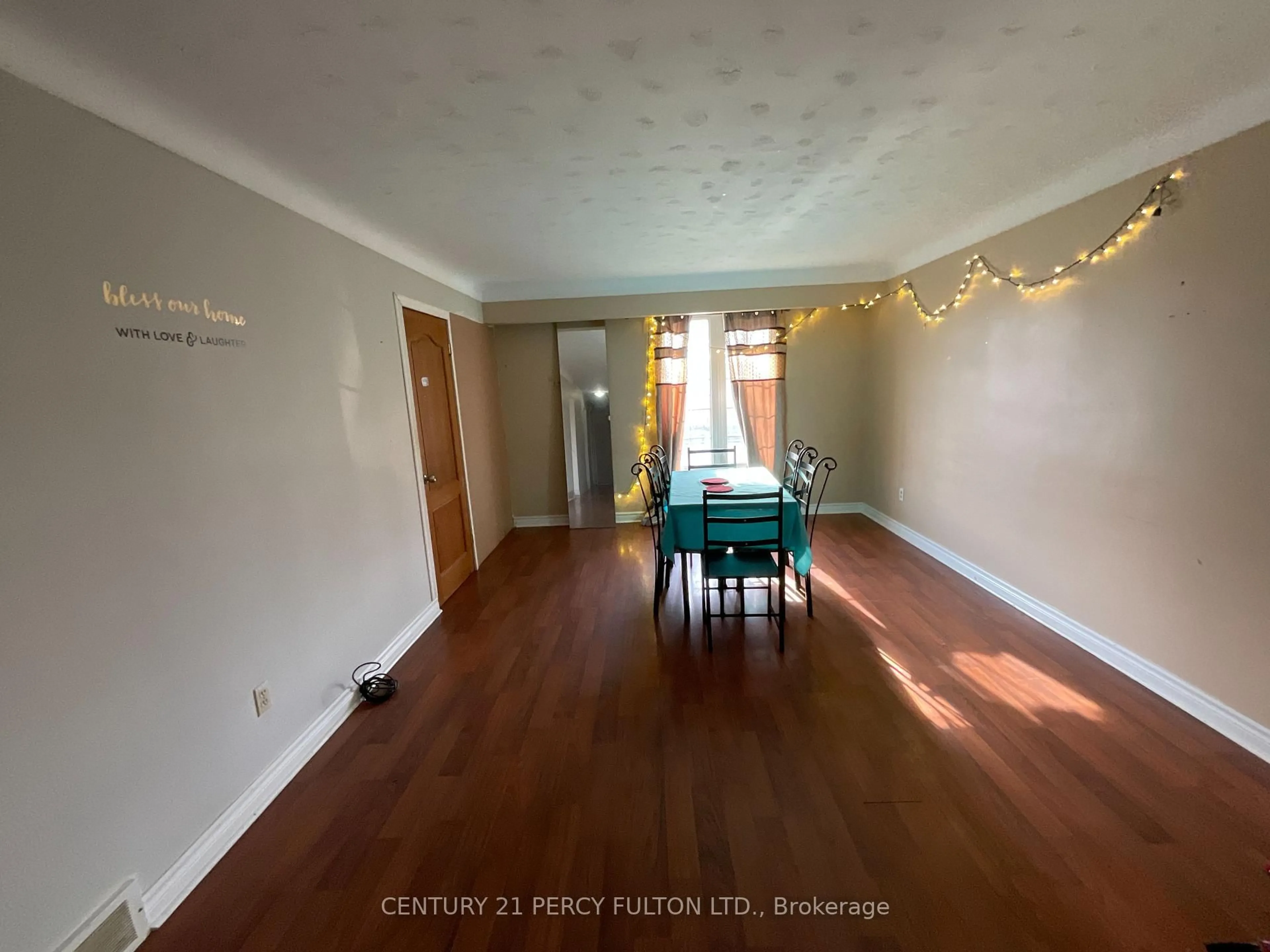 A pic of a room for 2 Trelawn Pkwy, Welland Ontario L3C 1W3