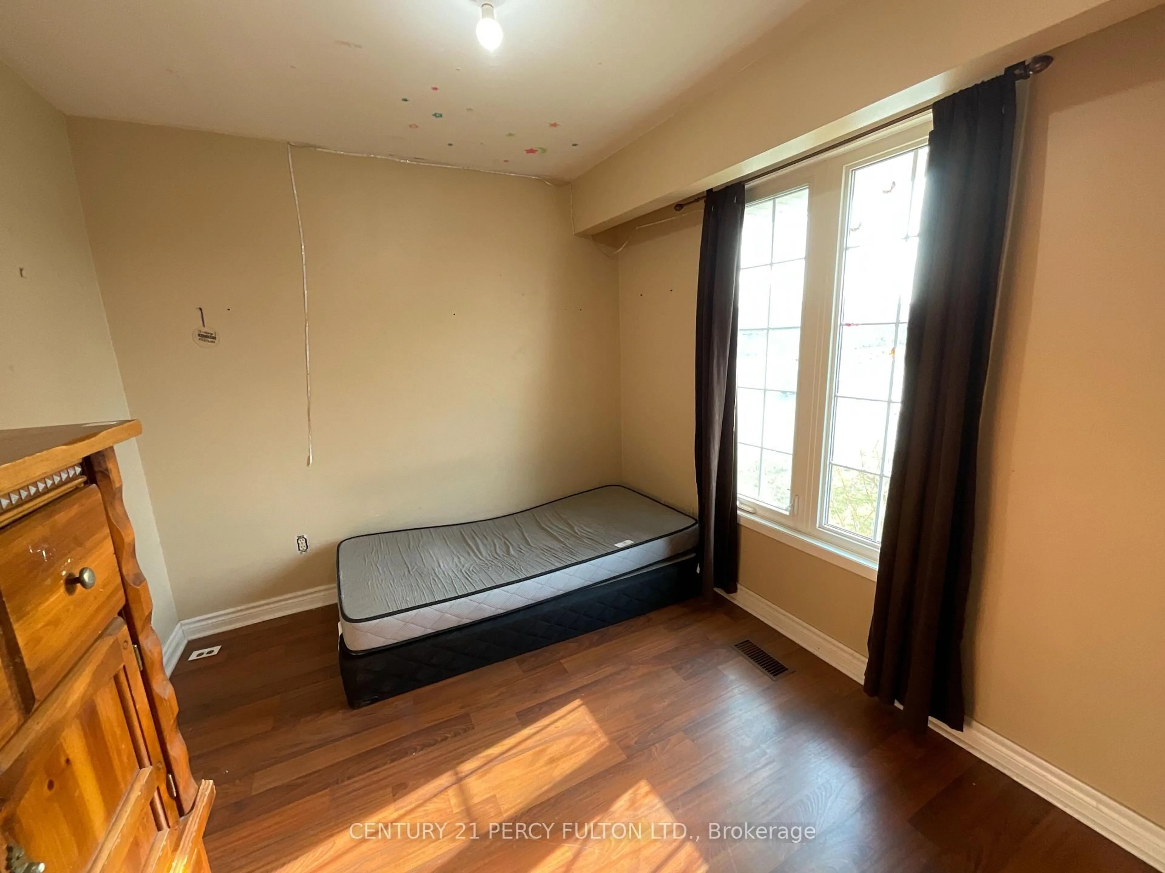 A pic of a room for 2 Trelawn Pkwy, Welland Ontario L3C 1W3