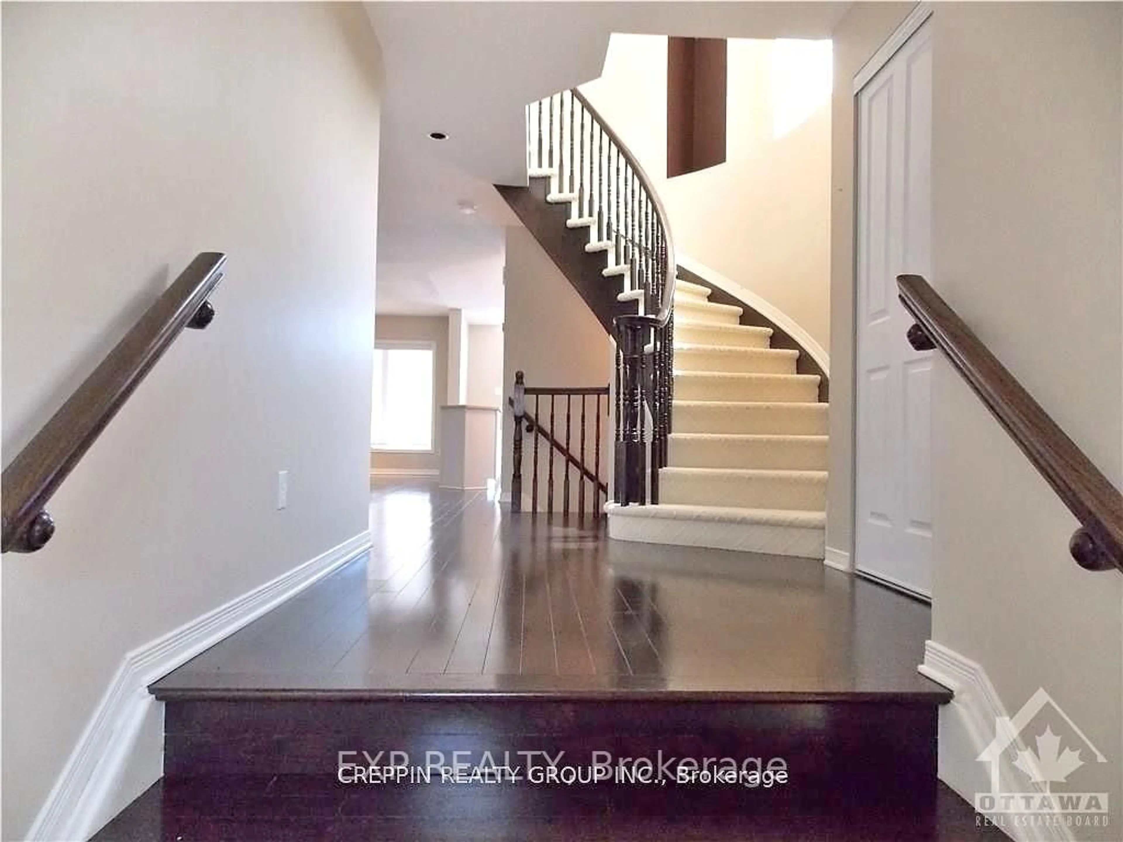 Indoor entryway for 169 Sorento St, Ottawa Ontario K2J 0B6