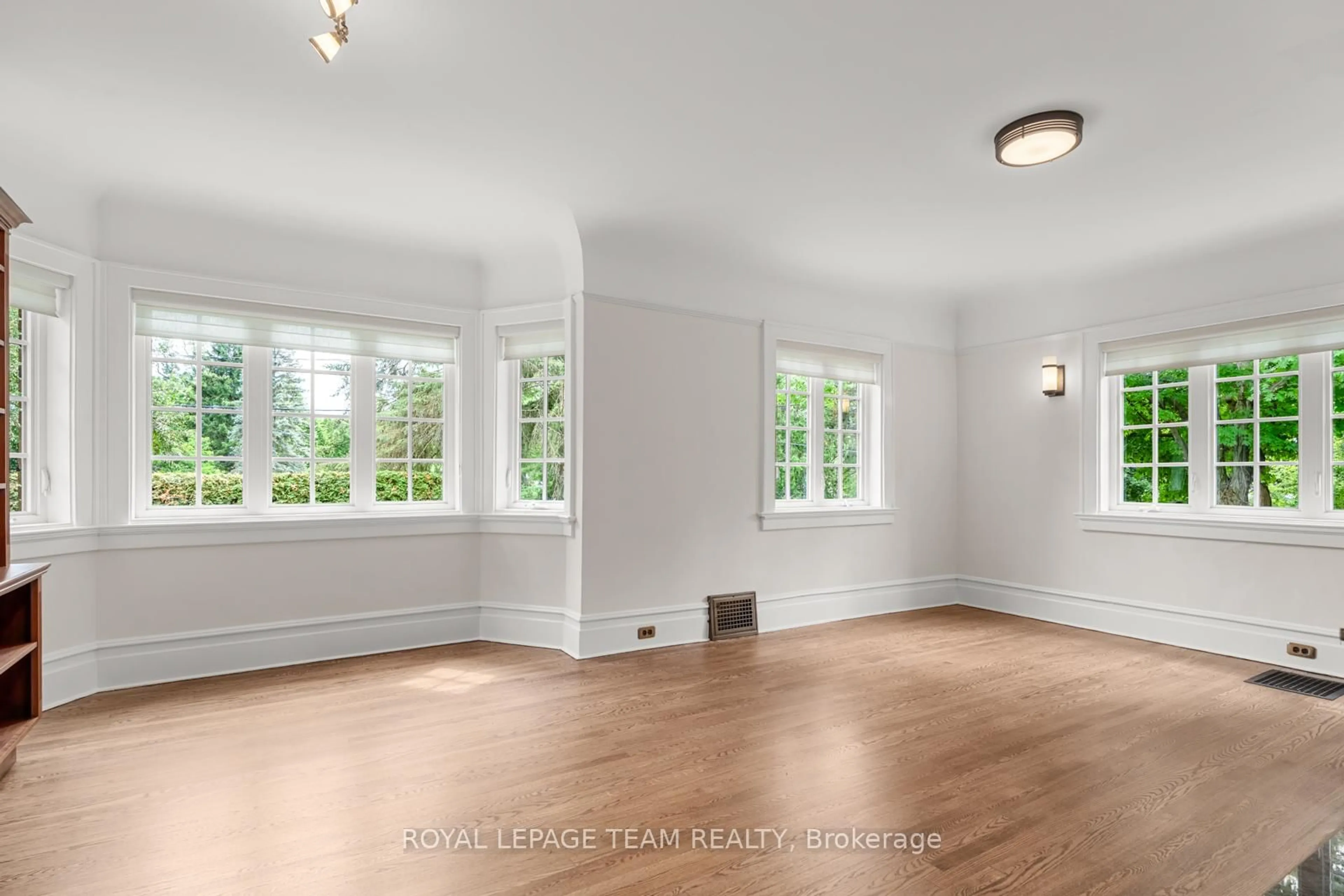 A pic of a room for 308 MANOR Ave, Ottawa Ontario K1M 0H8