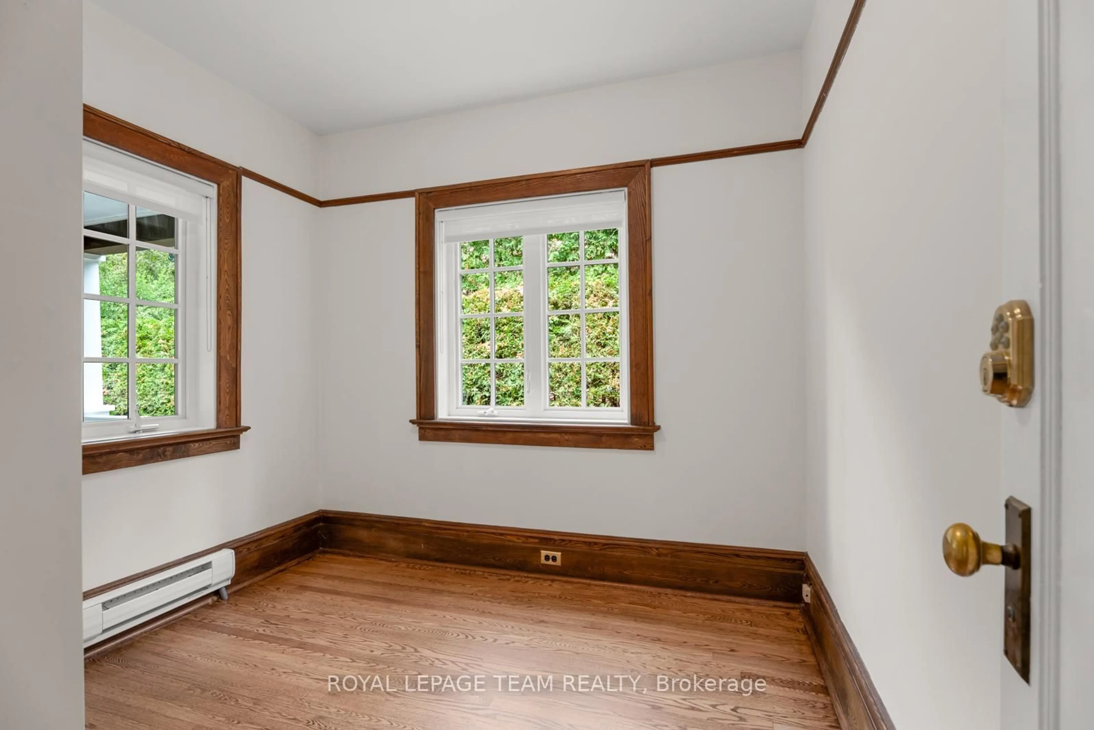 A pic of a room for 308 MANOR Ave, Ottawa Ontario K1M 0H8
