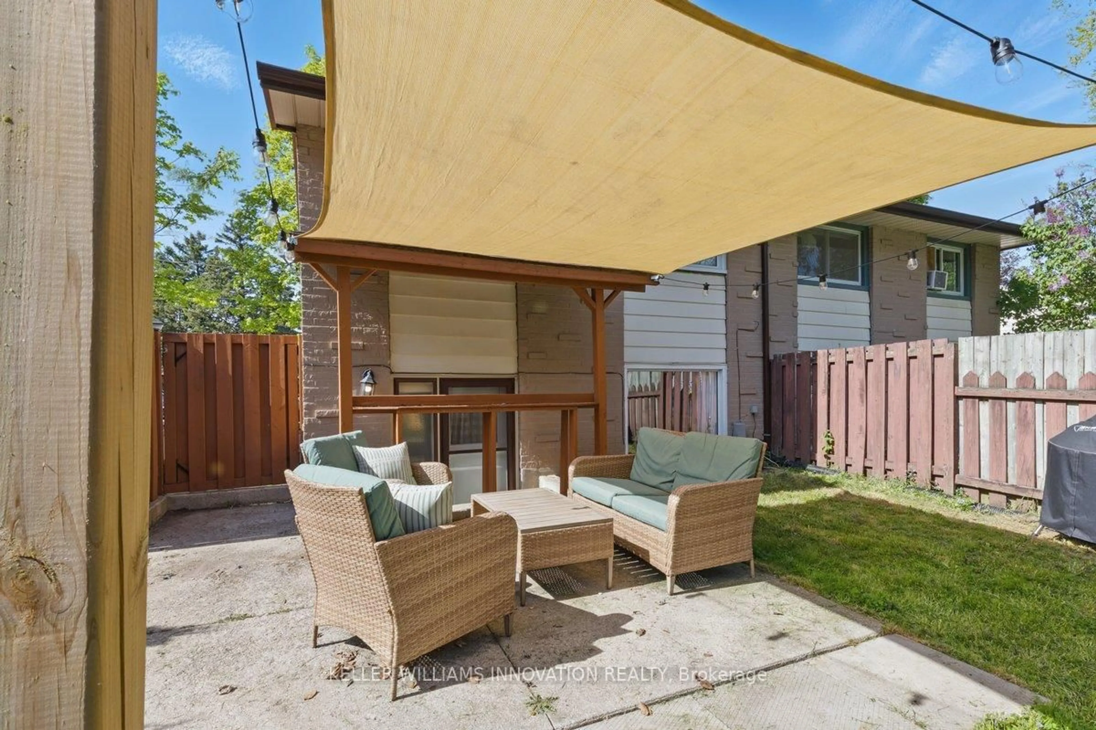 Patio, street for 972 Warwick St, Woodstock Ontario N4S 4S2