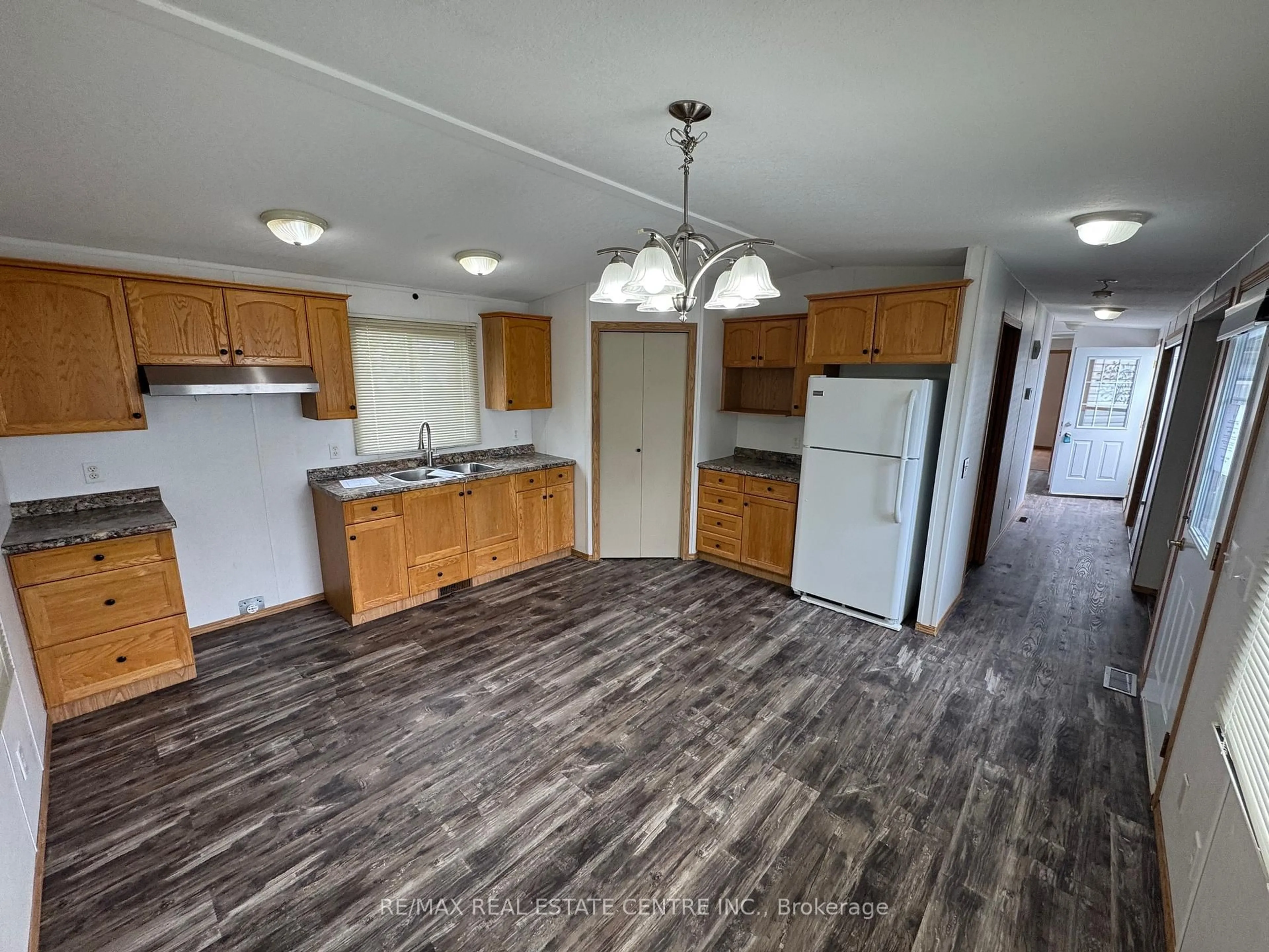 Unknown for 35 Water St, Puslinch Ontario N1H 6H9