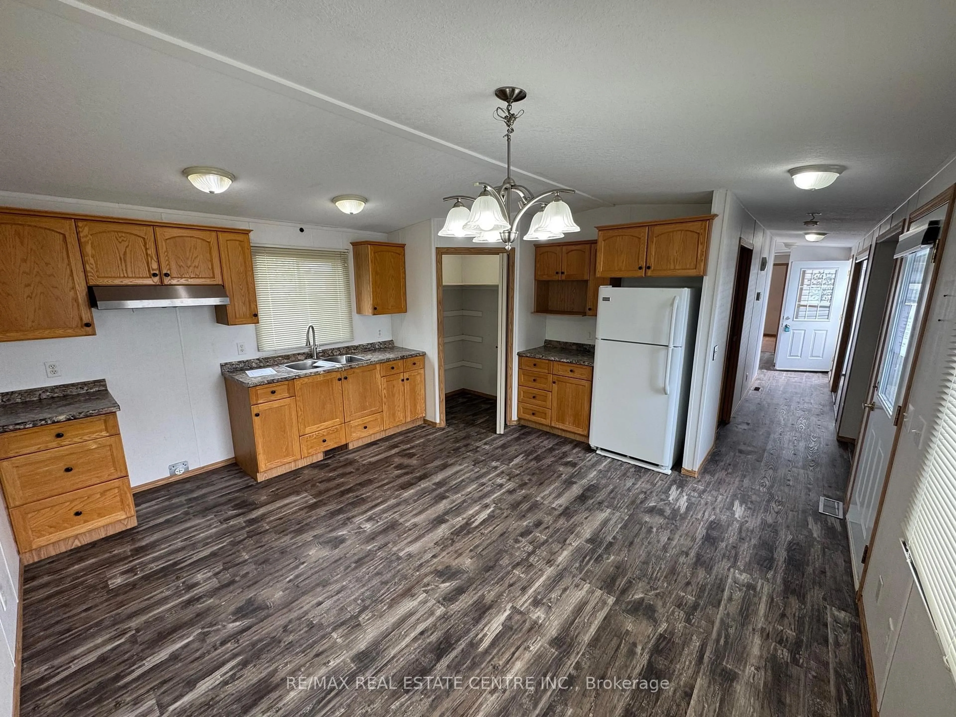 Unknown for 35 Water St, Puslinch Ontario N1H 6H9