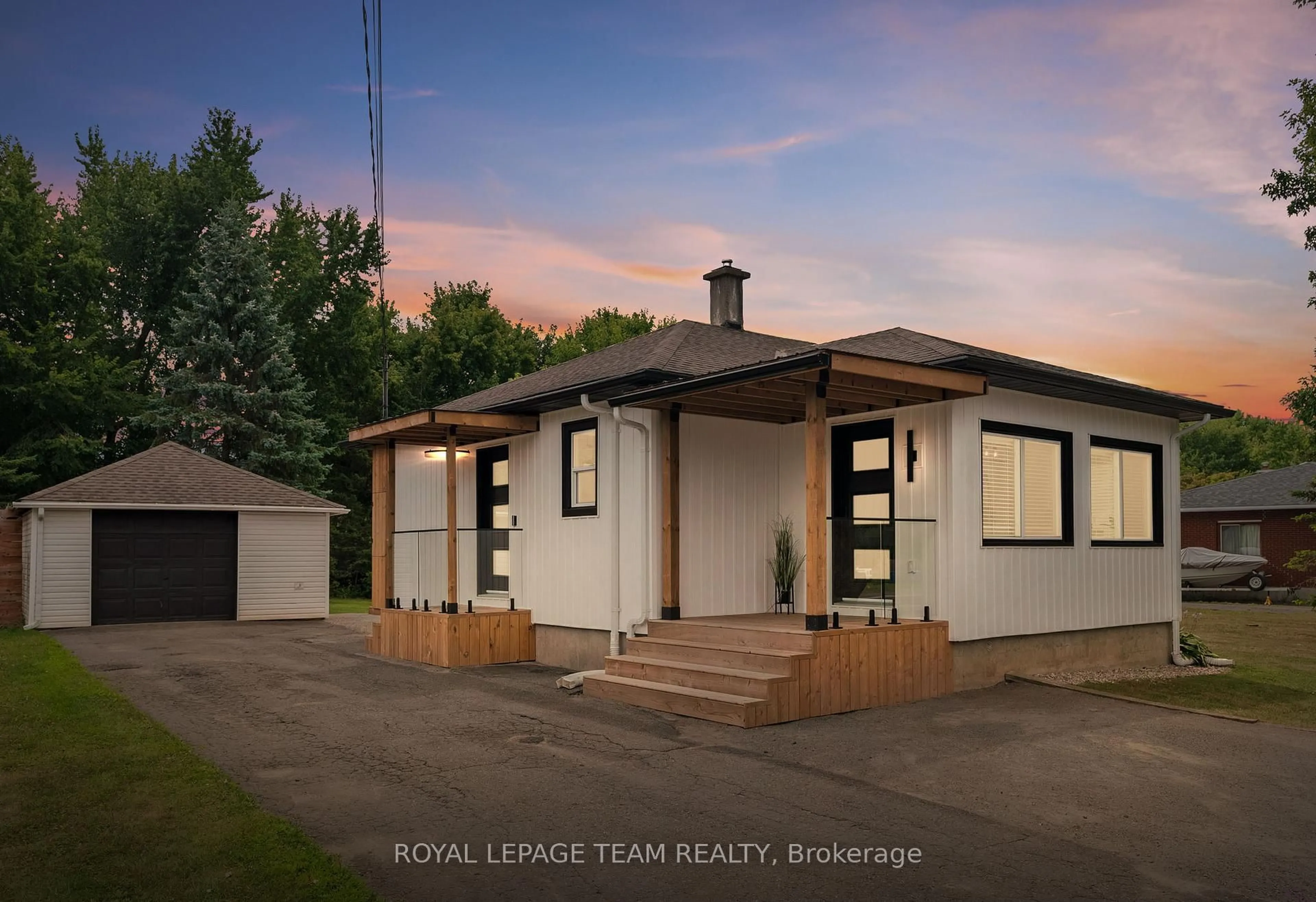 Home with vinyl exterior material, street for 8108 Victoria St, Metcalfe Ontario K0A 2P0