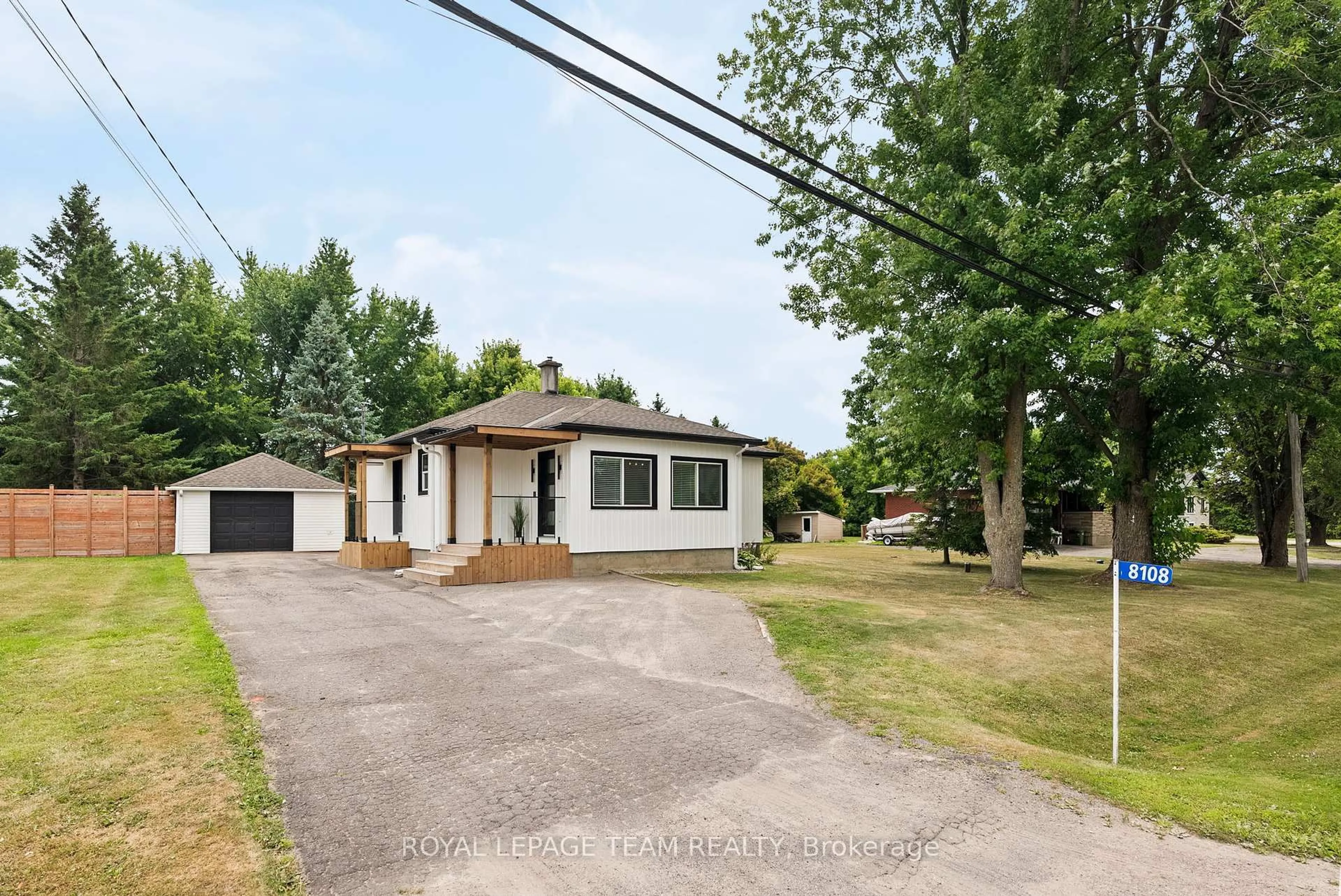 A pic from outside/outdoor area/front of a property/back of a property/a pic from drone, street for 8108 Victoria St, Metcalfe Ontario K0A 2P0