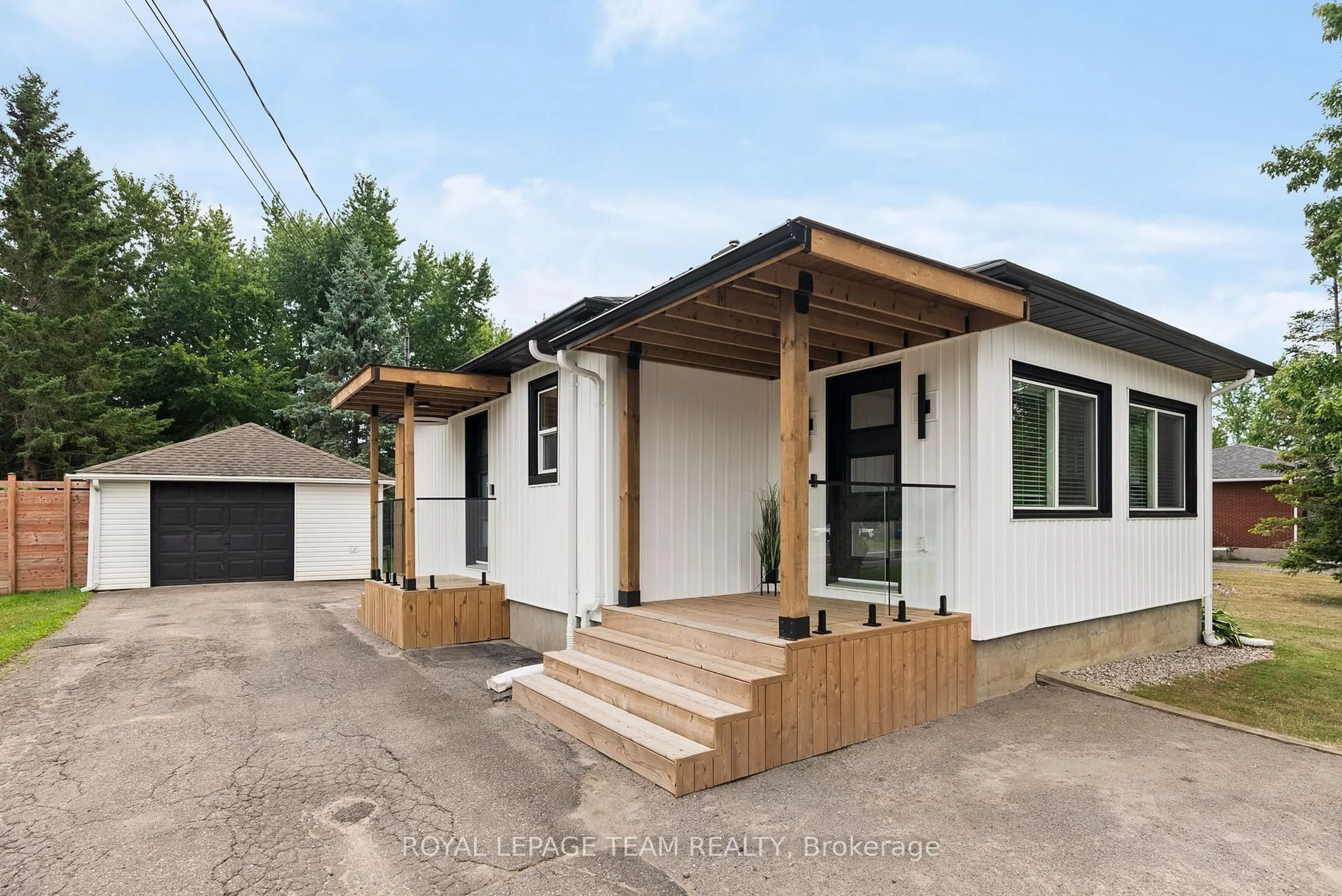 Home with vinyl exterior material, street for 8108 Victoria St, Metcalfe Ontario K0A 2P0