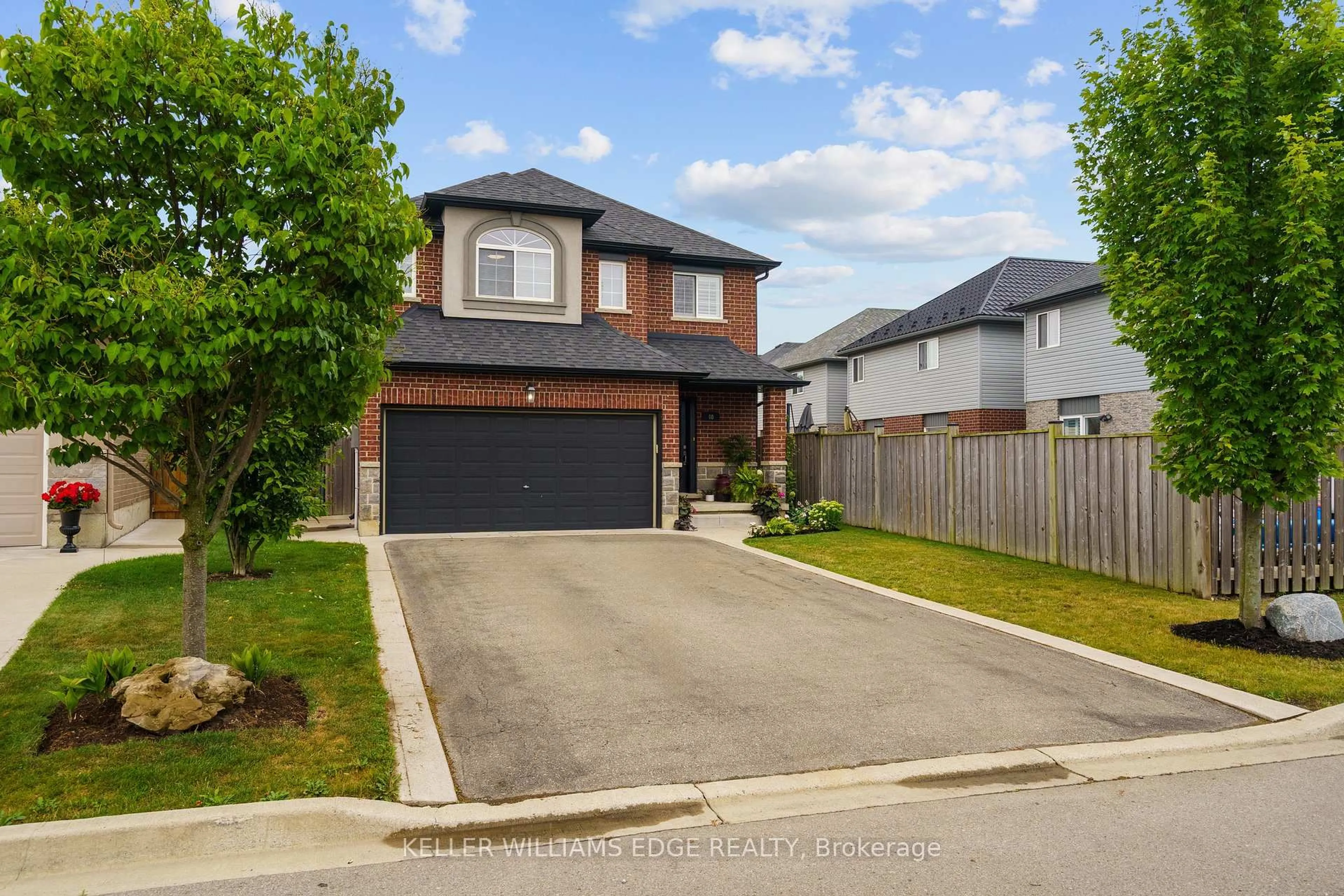 A pic from outside/outdoor area/front of a property/back of a property/a pic from drone, street for 40 Stoneglen Way, Hamilton Ontario L0R 1W0