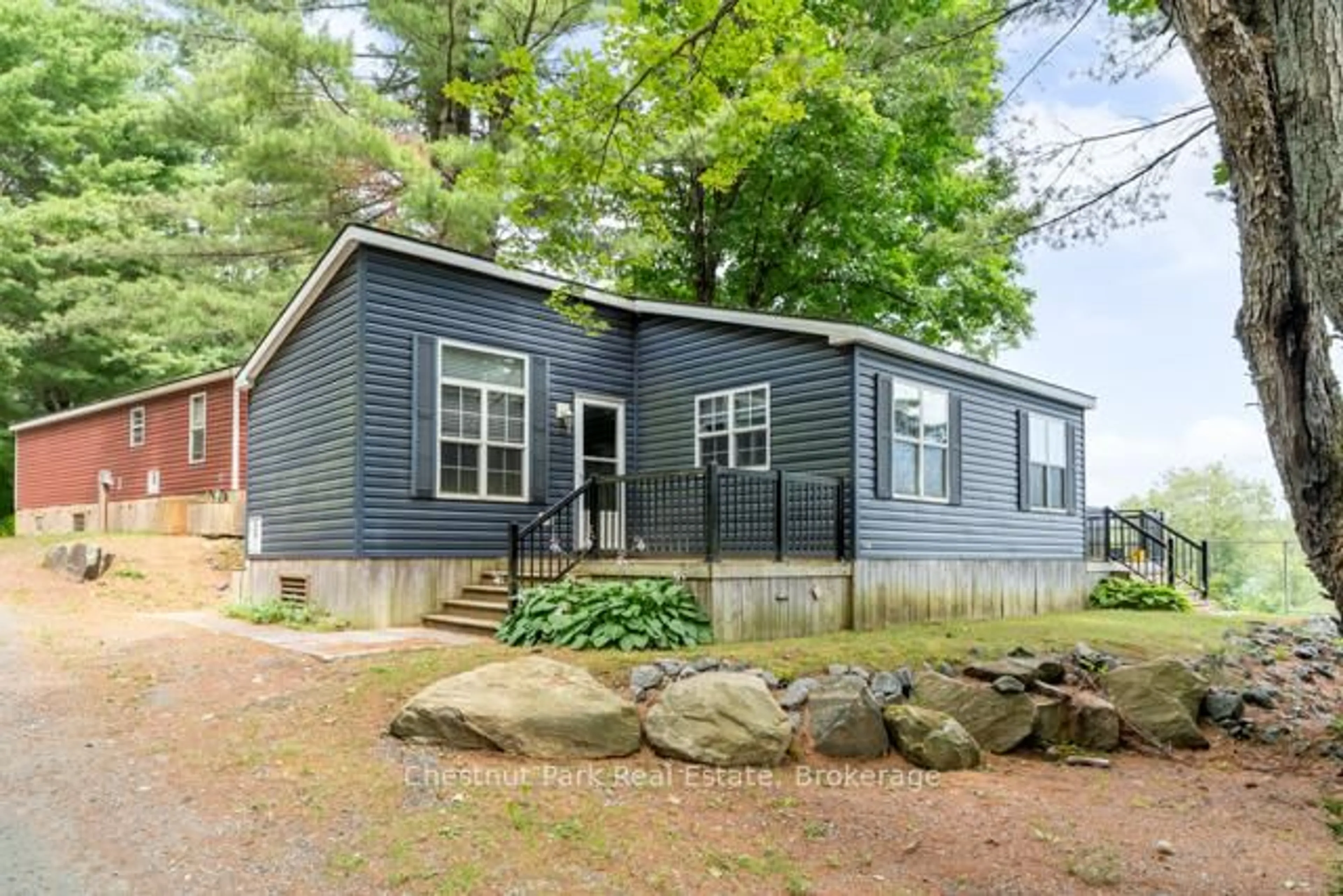 Home with vinyl exterior material, unknown for 1047 Bonnie Lake Camp Rd #701, Bracebridge Ontario P1L 1W9