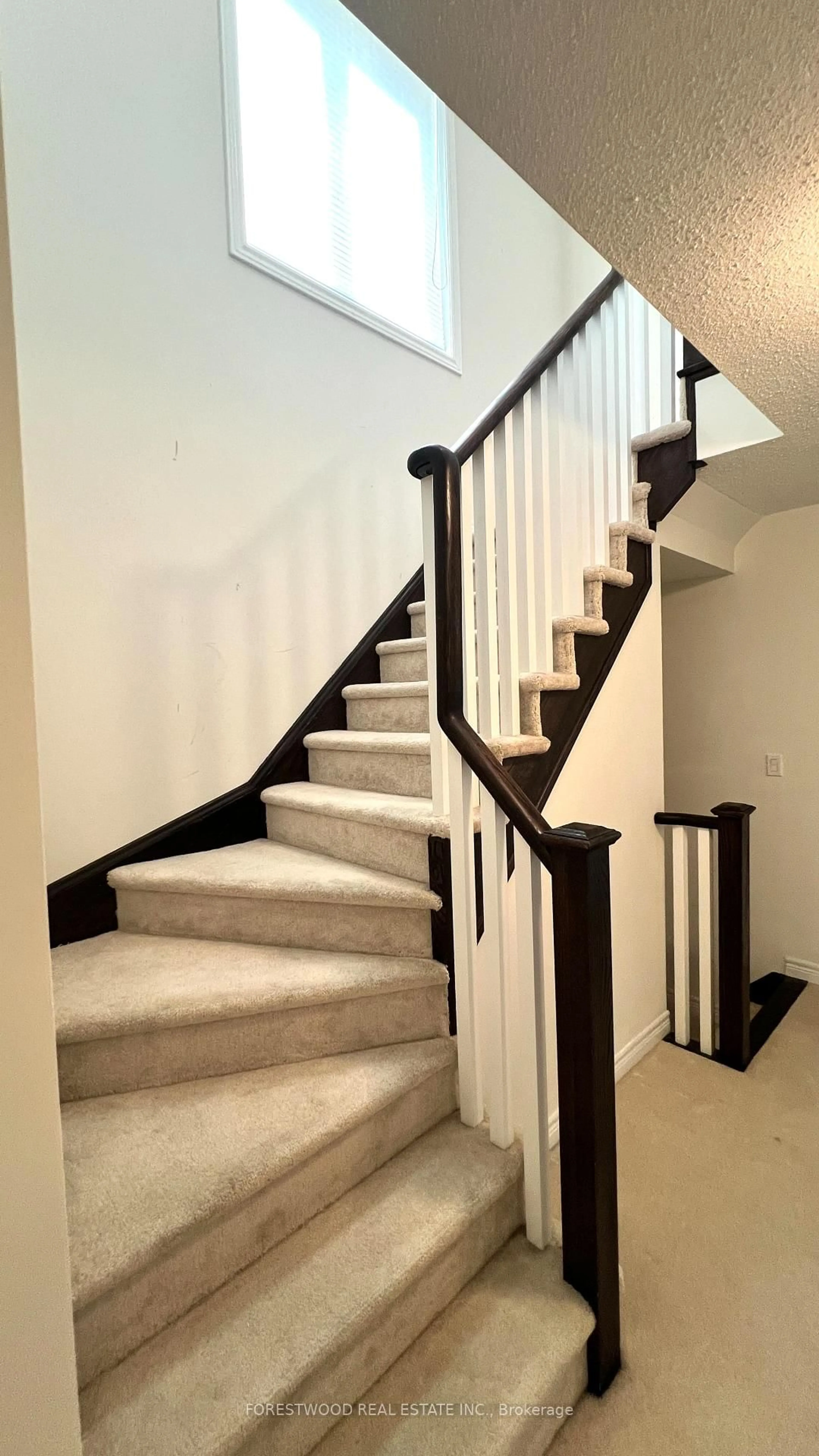 Stairs for 857 Cook Cres, Shelburne Ontario L9V 3V2