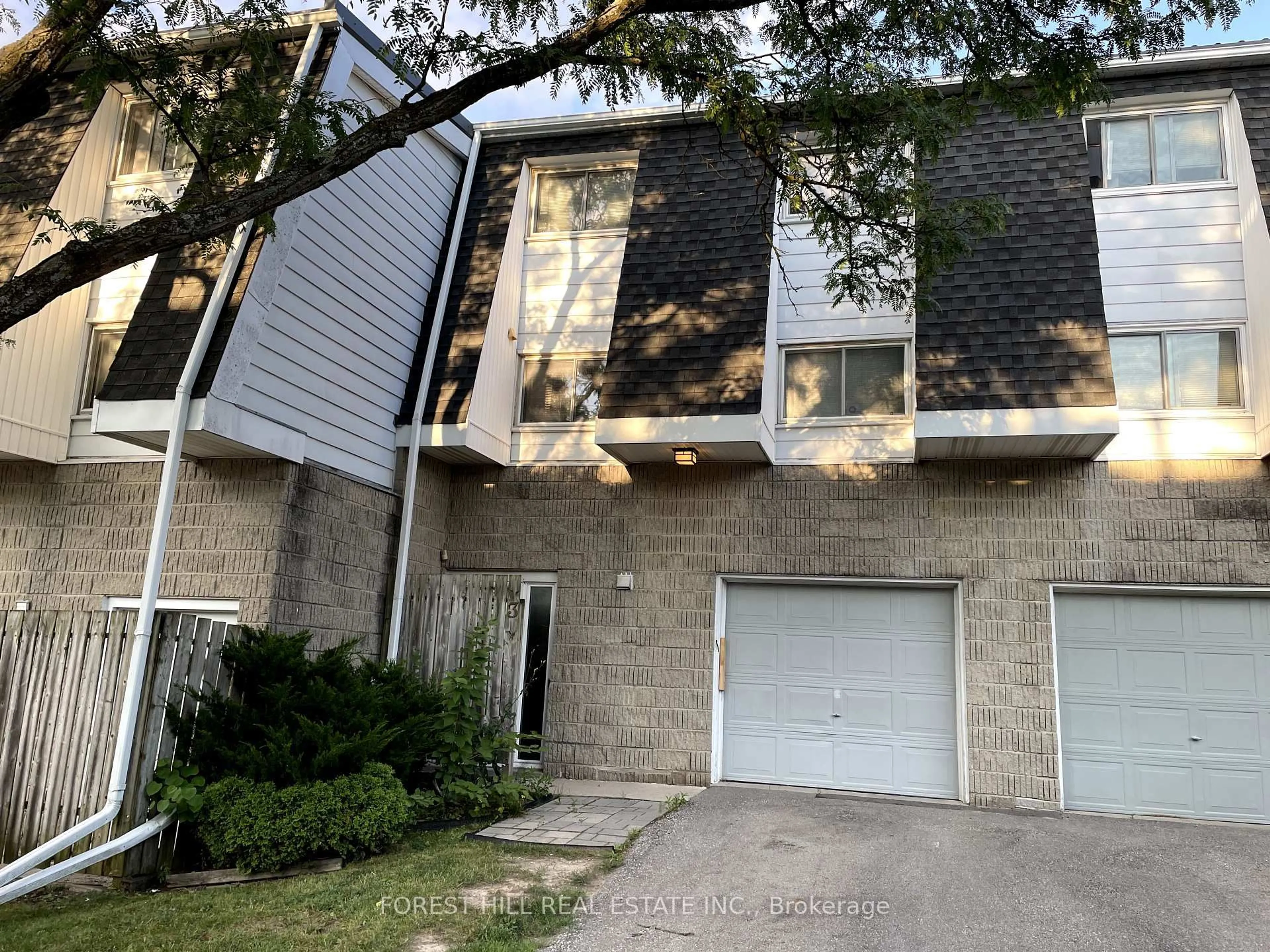 Home with vinyl exterior material, street for 40 Fairfax Crt #3, London North Ontario N6G 3Y3