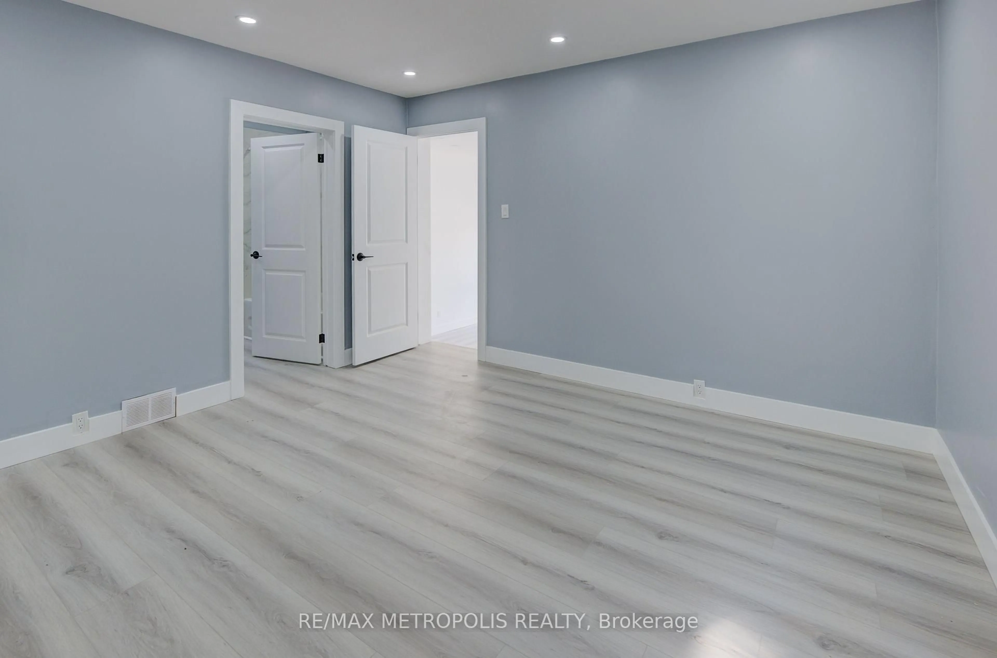 A pic of a room for 161 Kenilworth Ave, Hamilton Ontario L8H 4R9