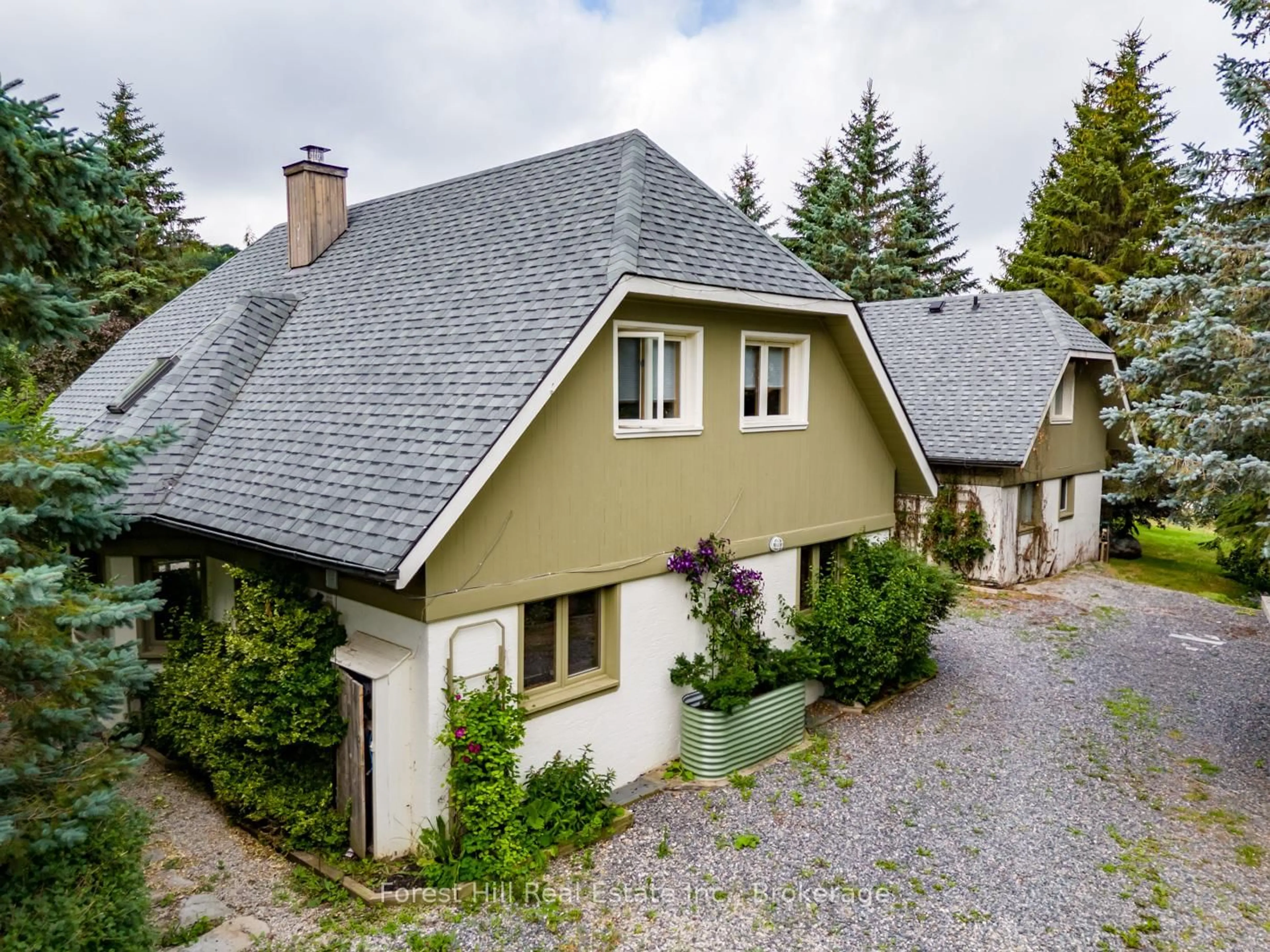 A pic from outside/outdoor area/front of a property/back of a property/a pic from drone, street for 495688 2 Grey Rd, Blue Mountains Ontario N0H 2E0