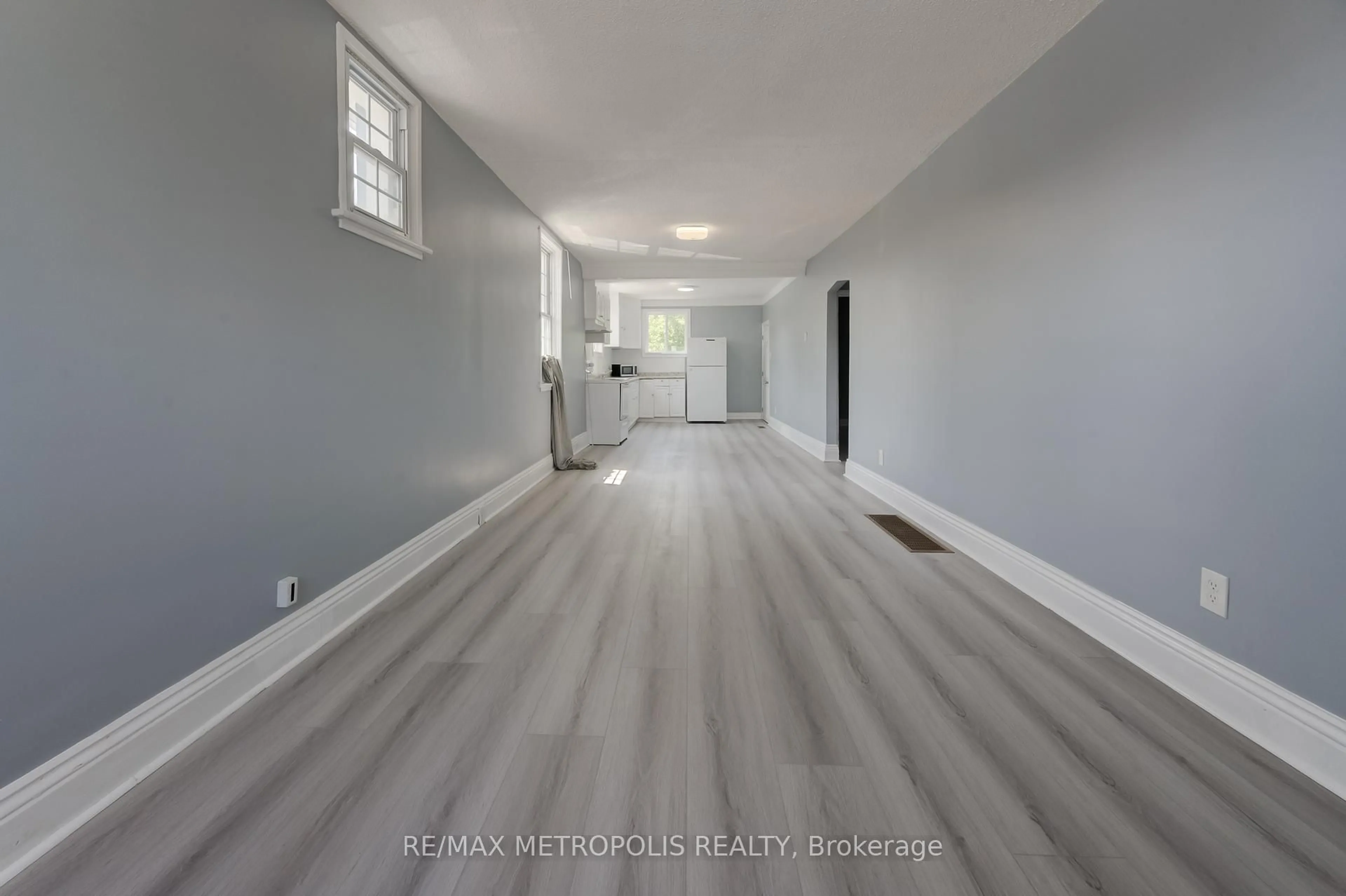 A pic of a room for 157 KENILWORTH Ave, Hamilton Ontario L8H 4R9