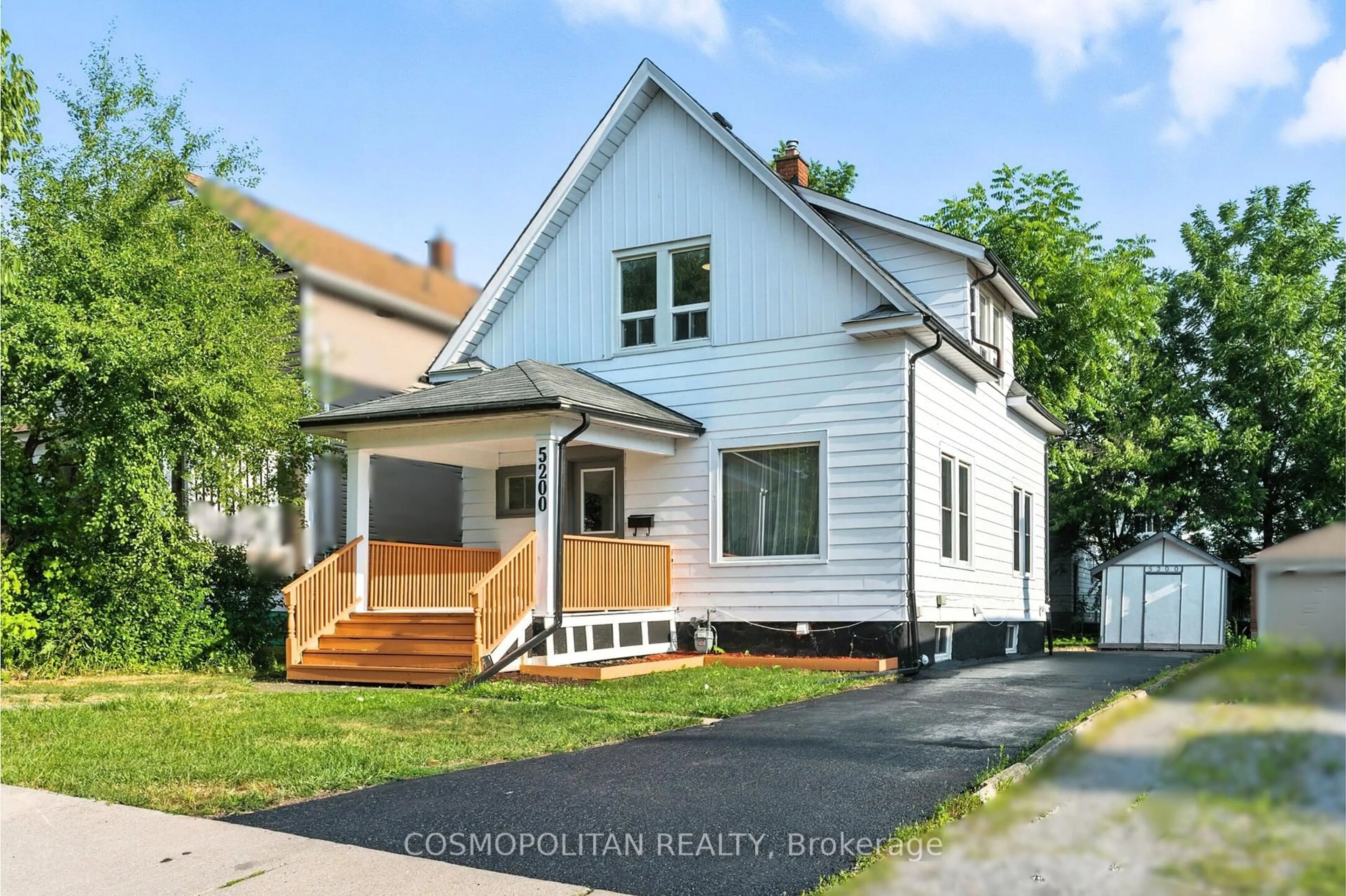 Home with vinyl exterior material, street for 5200 Mcrae St, Niagara Falls Ontario L2E 1P8