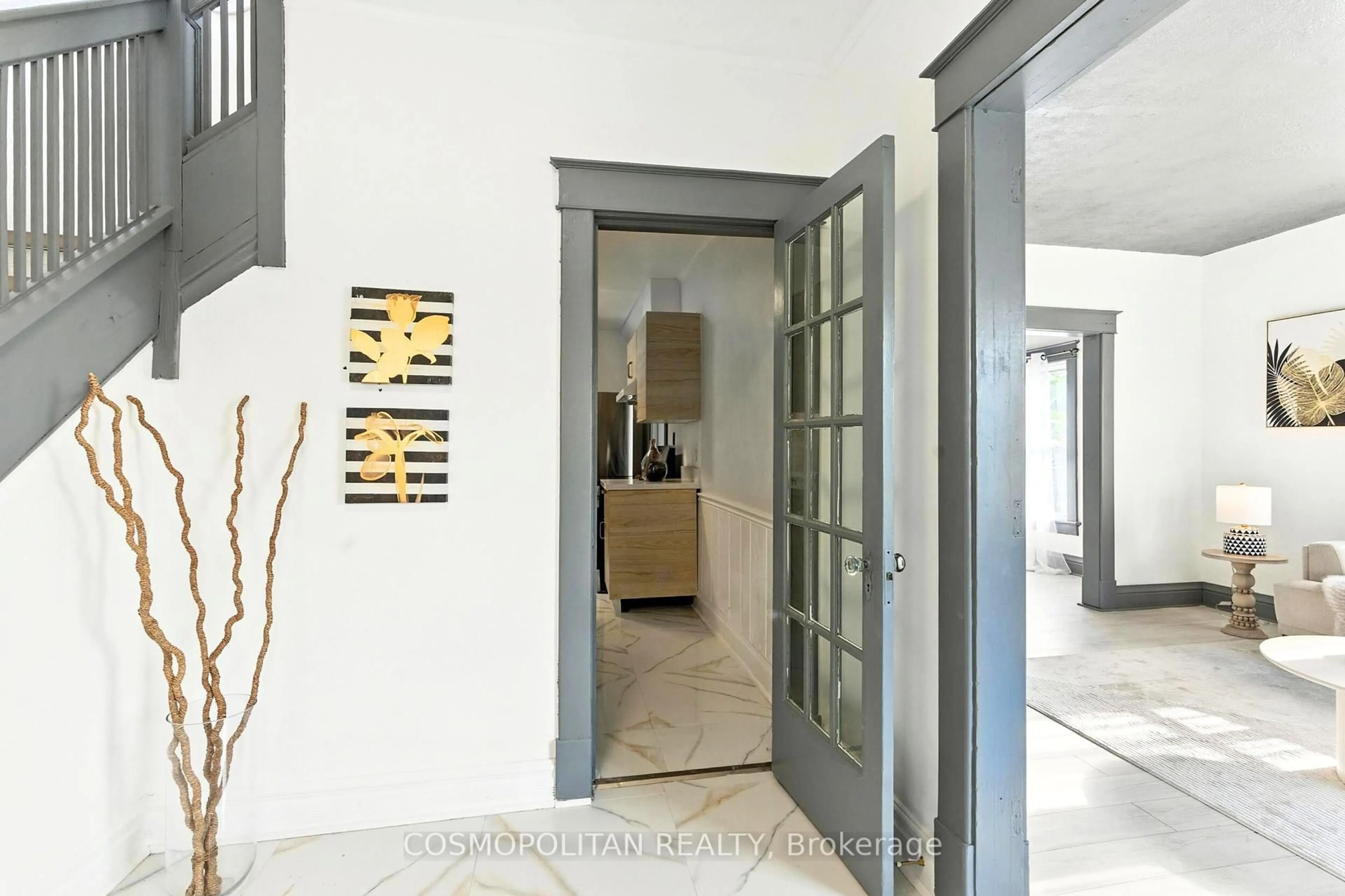 Indoor entryway for 5200 Mcrae St, Niagara Falls Ontario L2E 1P8