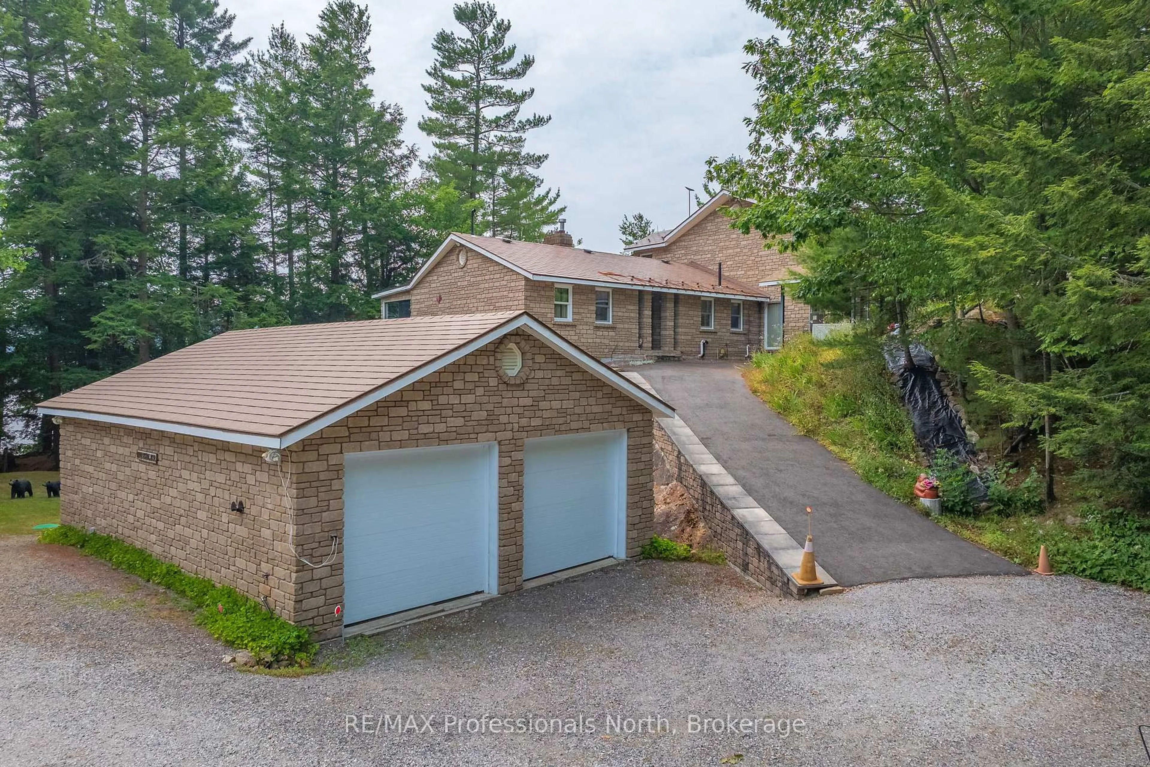 A pic from outside/outdoor area/front of a property/back of a property/a pic from drone, unknown for 1077 Precambrian Dr, Algonquin Highlands Ontario P0A 1E0
