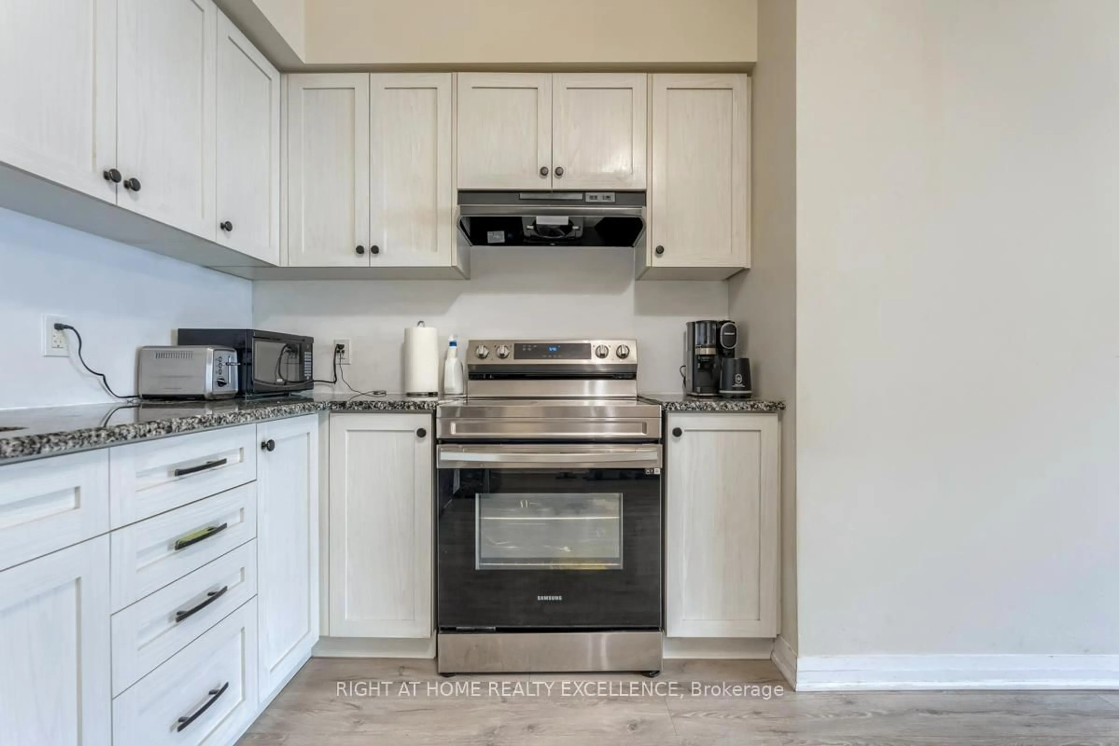 Standard kitchen, unknown for 4 VISIONARY Ave #4, Kitchener Ontario N2R 0R7