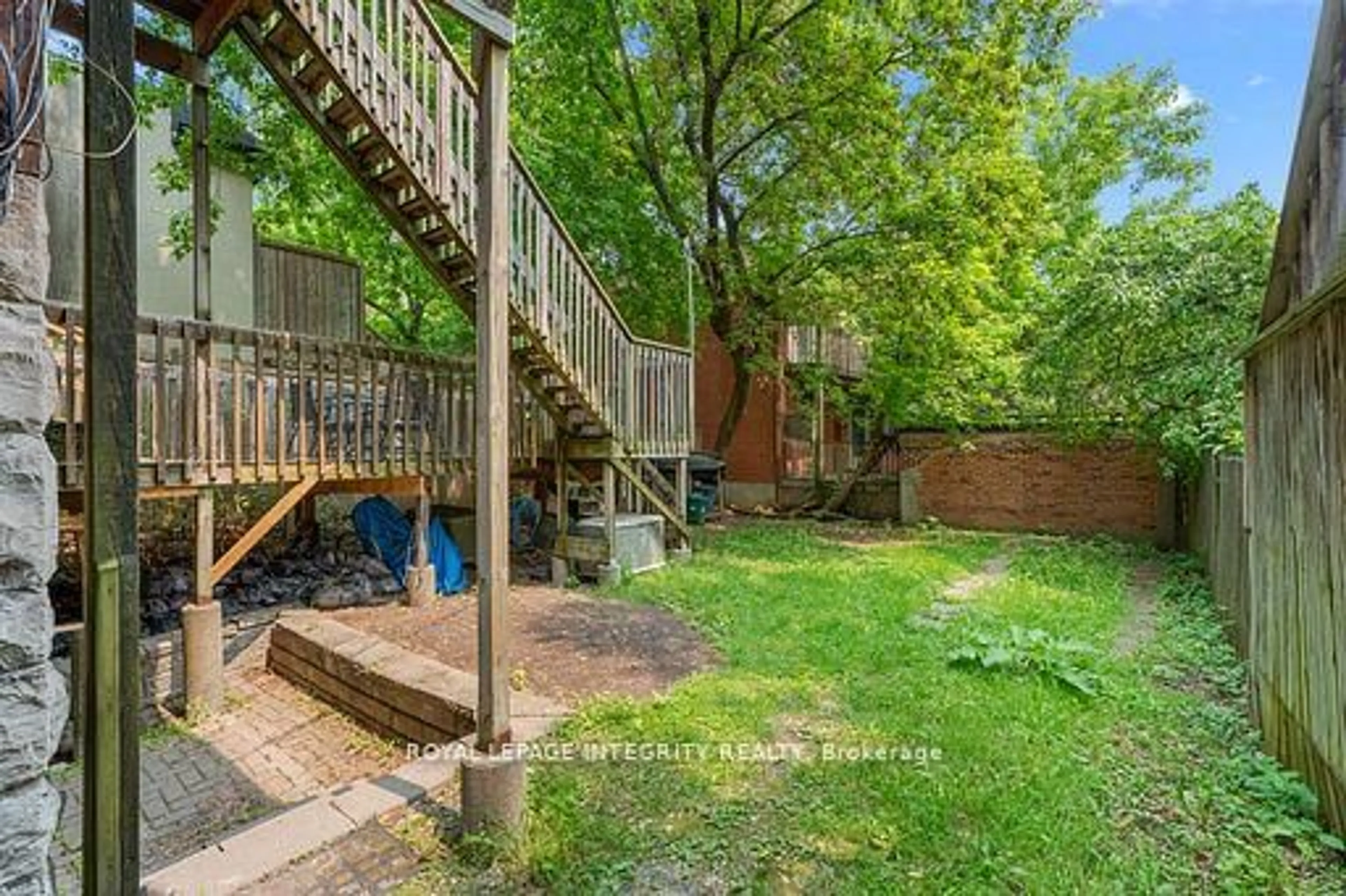 Patio, forest/trees view for 339 Chapel St, Ottawa Ontario K1N 7Z5